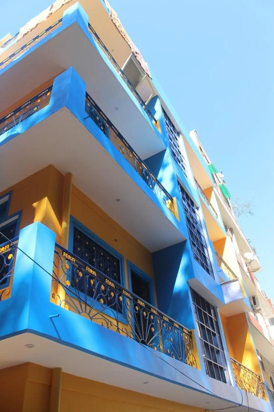 Facade/entrance in Hotel Golden Crown Laxman Jhula