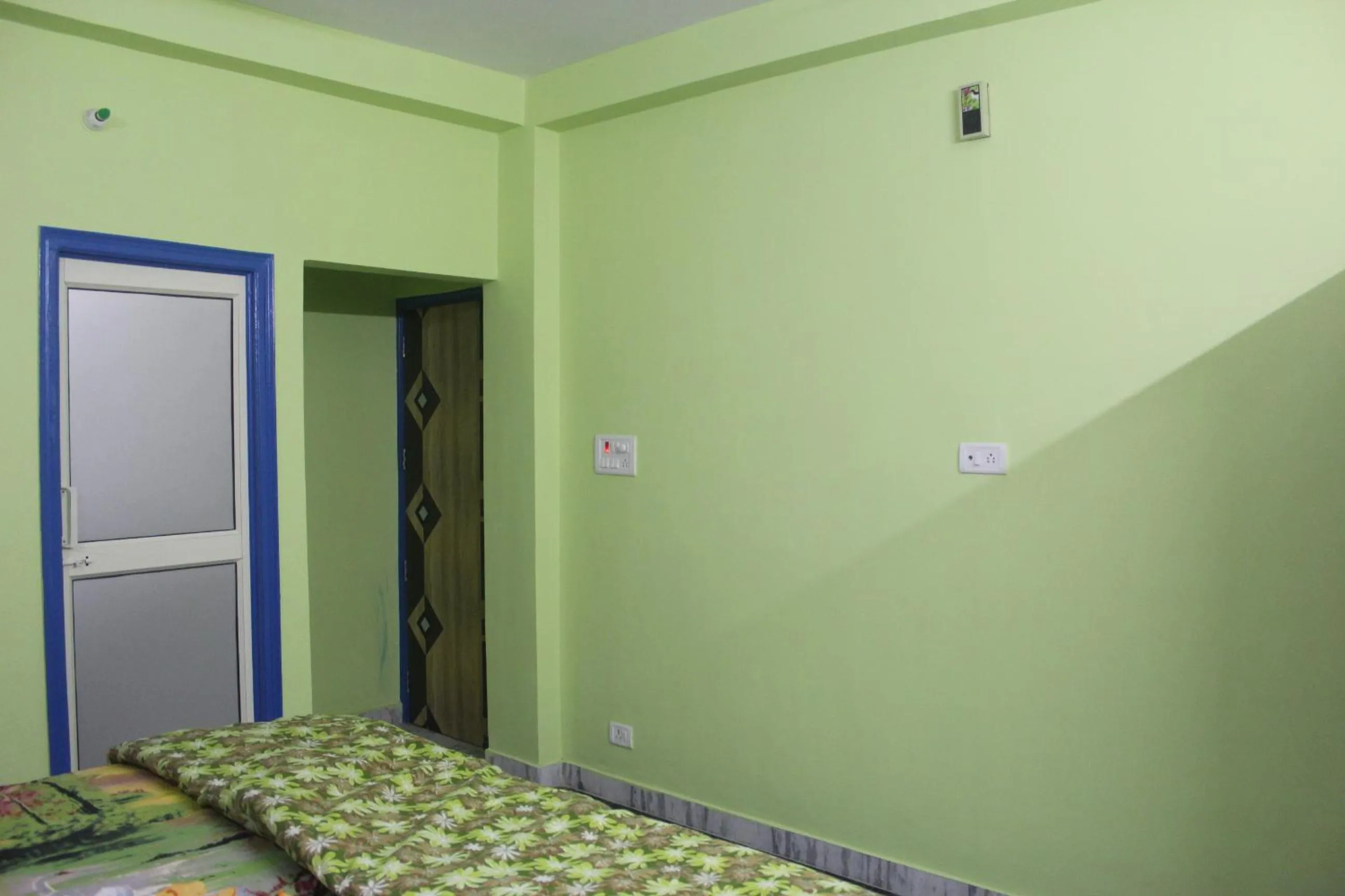 Bedroom in Hotel Golden Crown Laxman Jhula