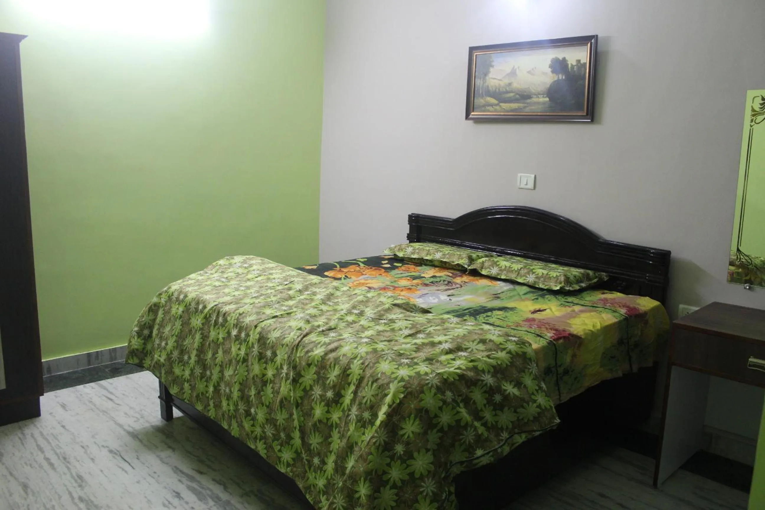 Bedroom in Hotel Golden Crown Laxman Jhula