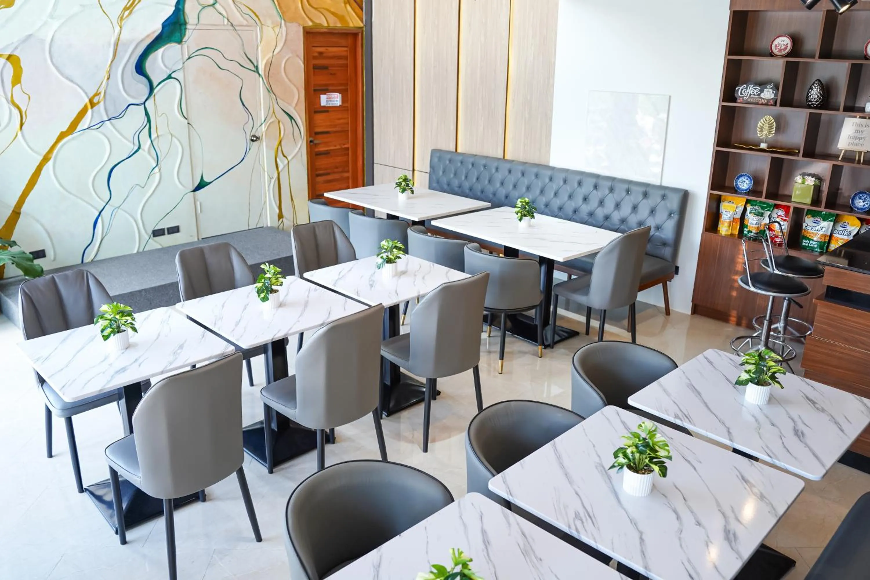 Restaurant/places to eat in Gonzales Hotel