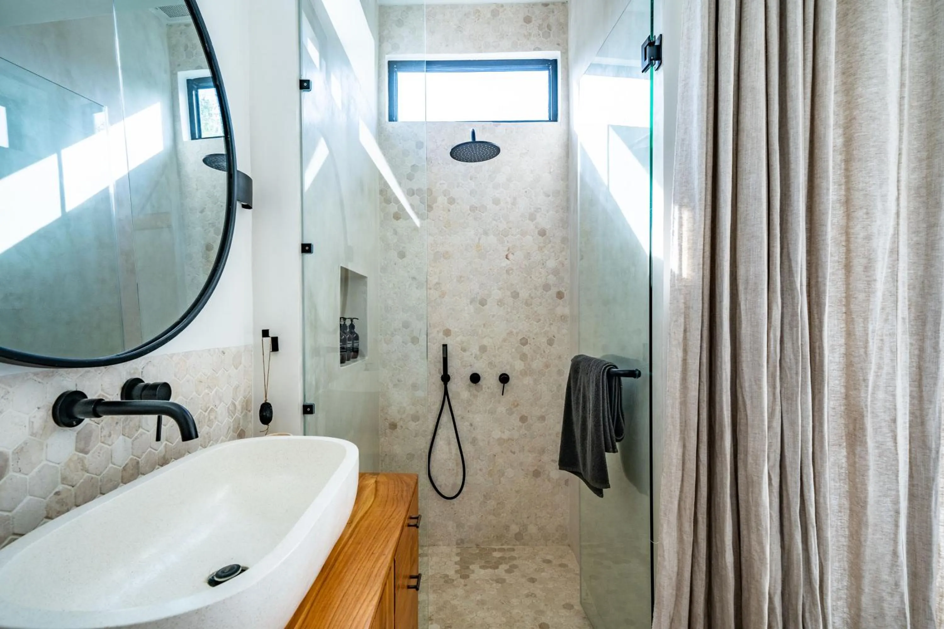 Shower in Casa Terra Uluwatu