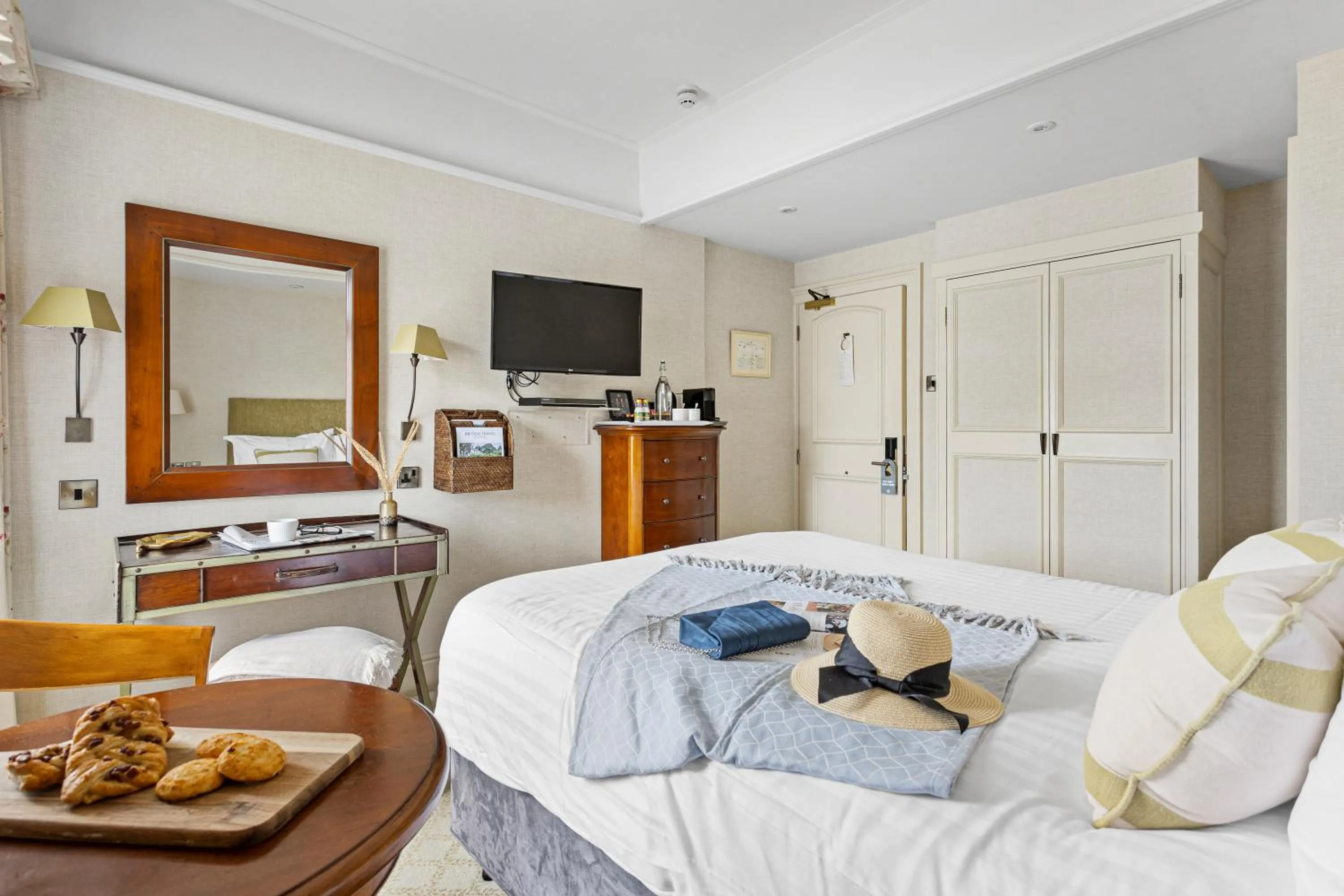 Bedroom, Bed in Thurlestone Hotel