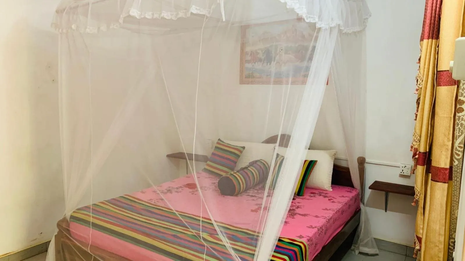 Bed in Sisira Natural Lodge - Sigiriya