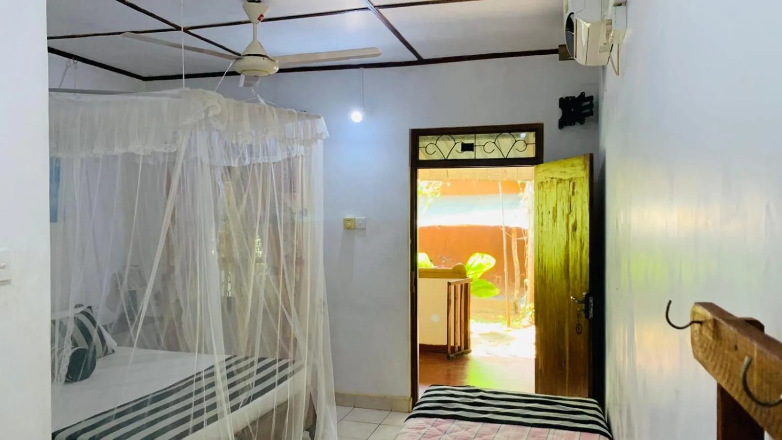 Bed in Sisira Natural Lodge - Sigiriya