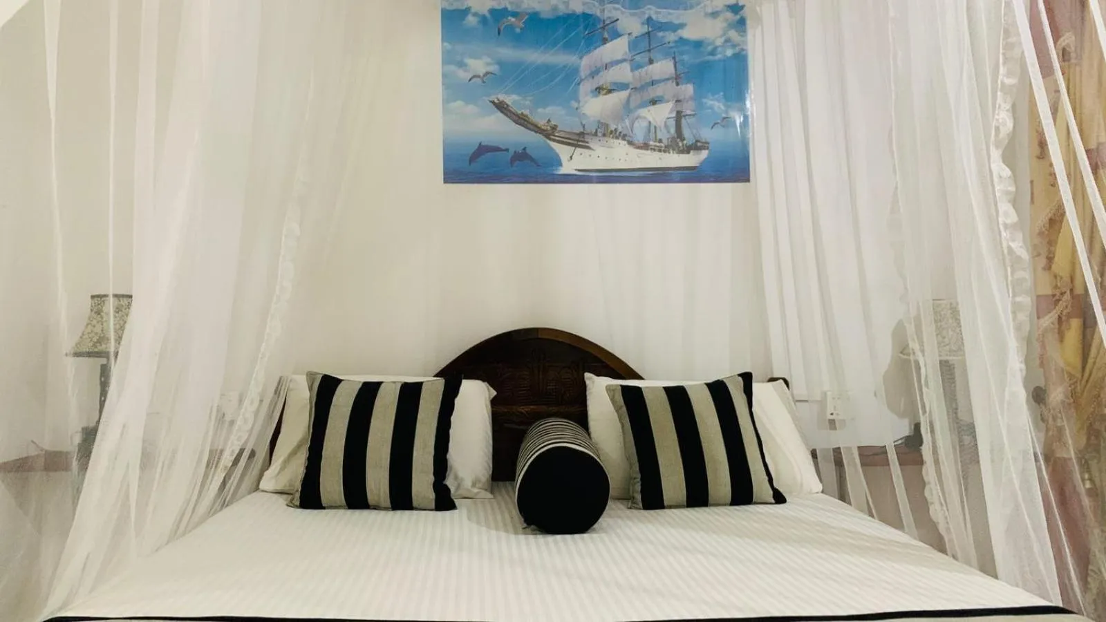 Bed in Sisira Natural Lodge - Sigiriya