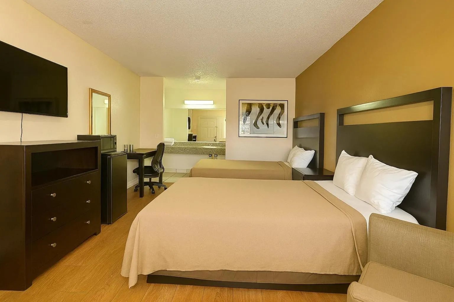 Bed in Casa Blanca Hotel - Azusa, Los Angeles