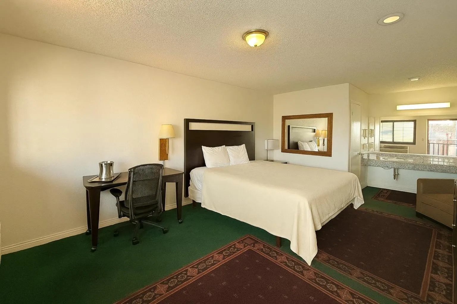Bed in Casa Blanca Hotel - Azusa, Los Angeles