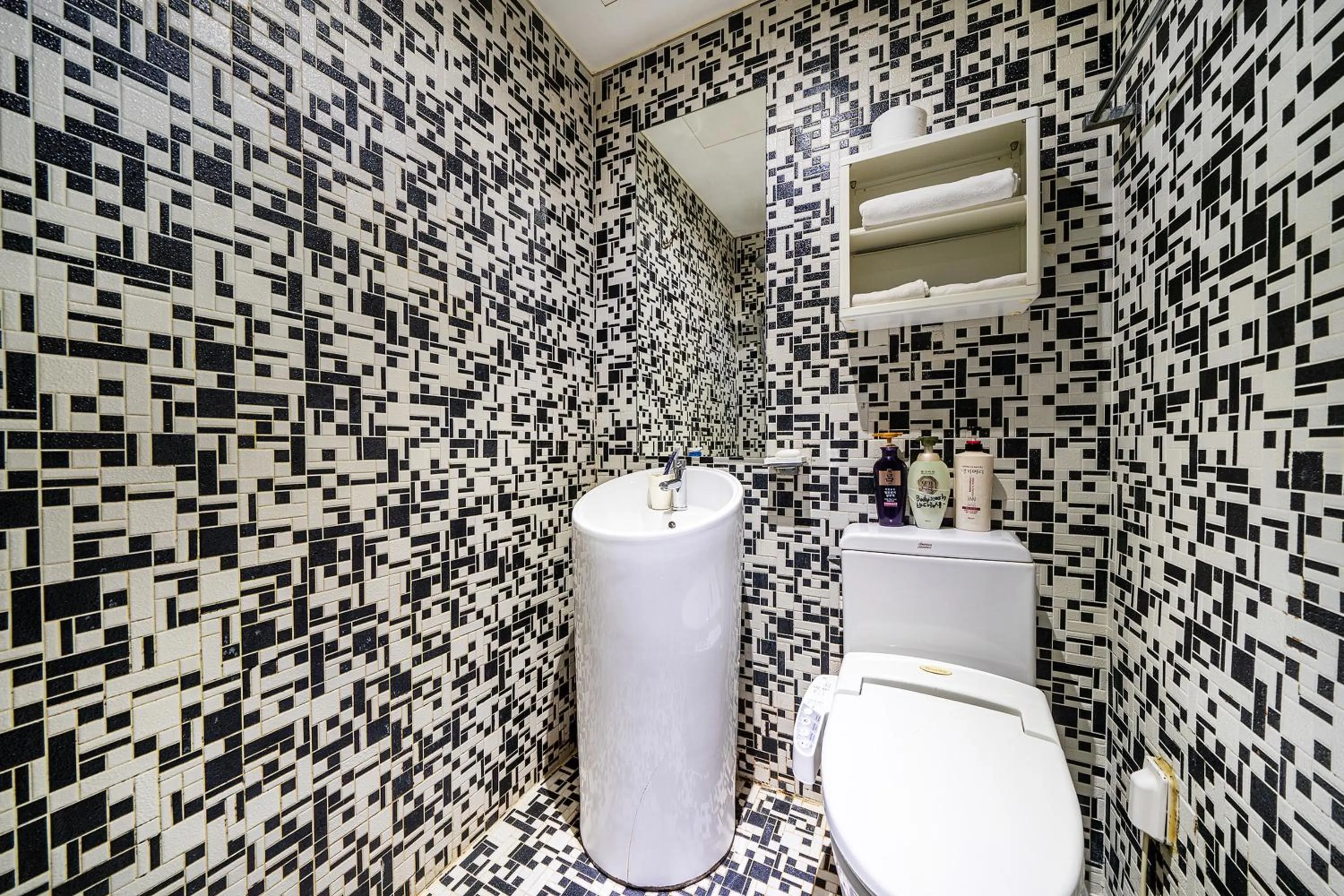 Shower in In Hotel Seoul