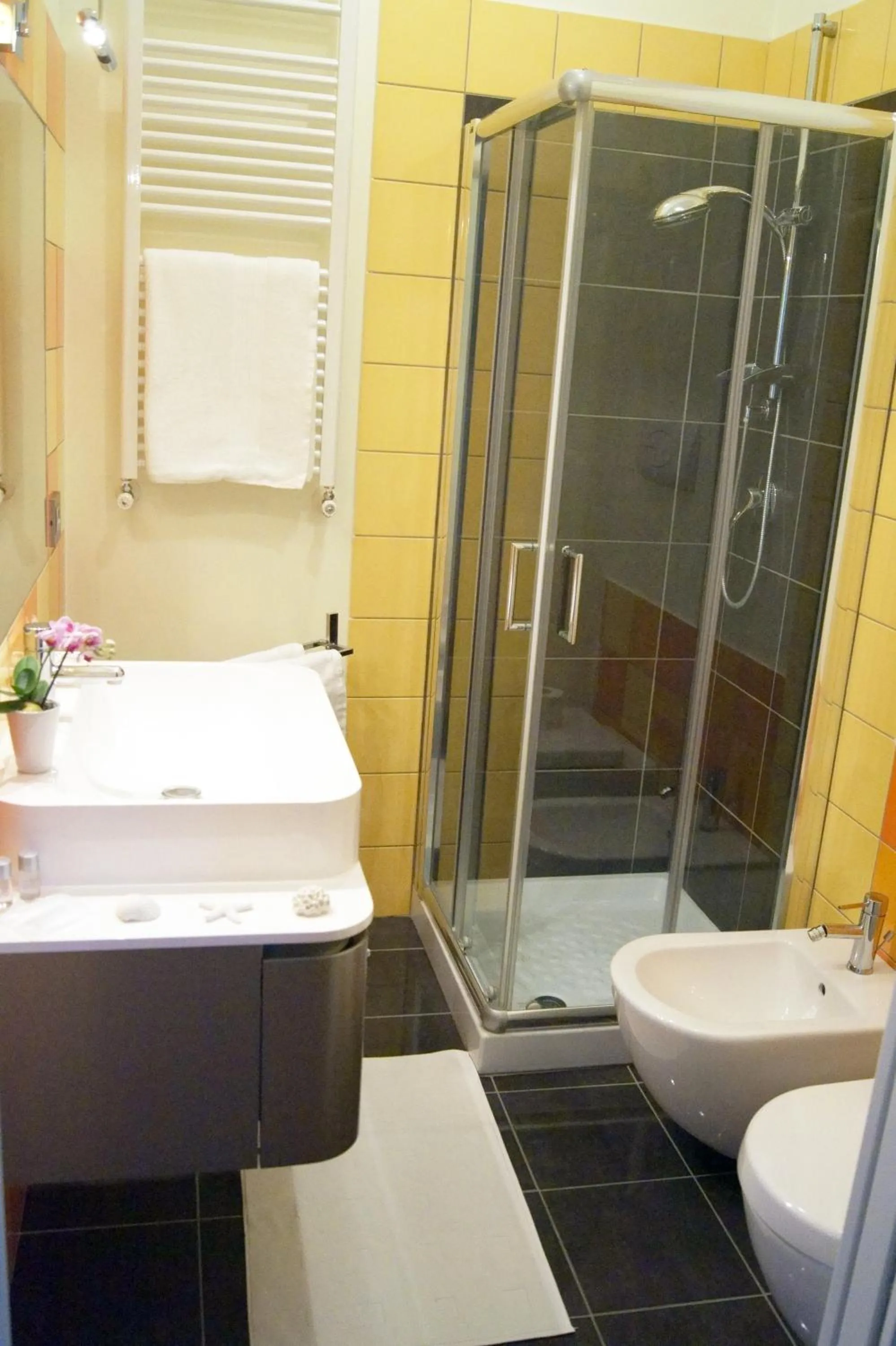 Bathroom in Baia Di Ognina