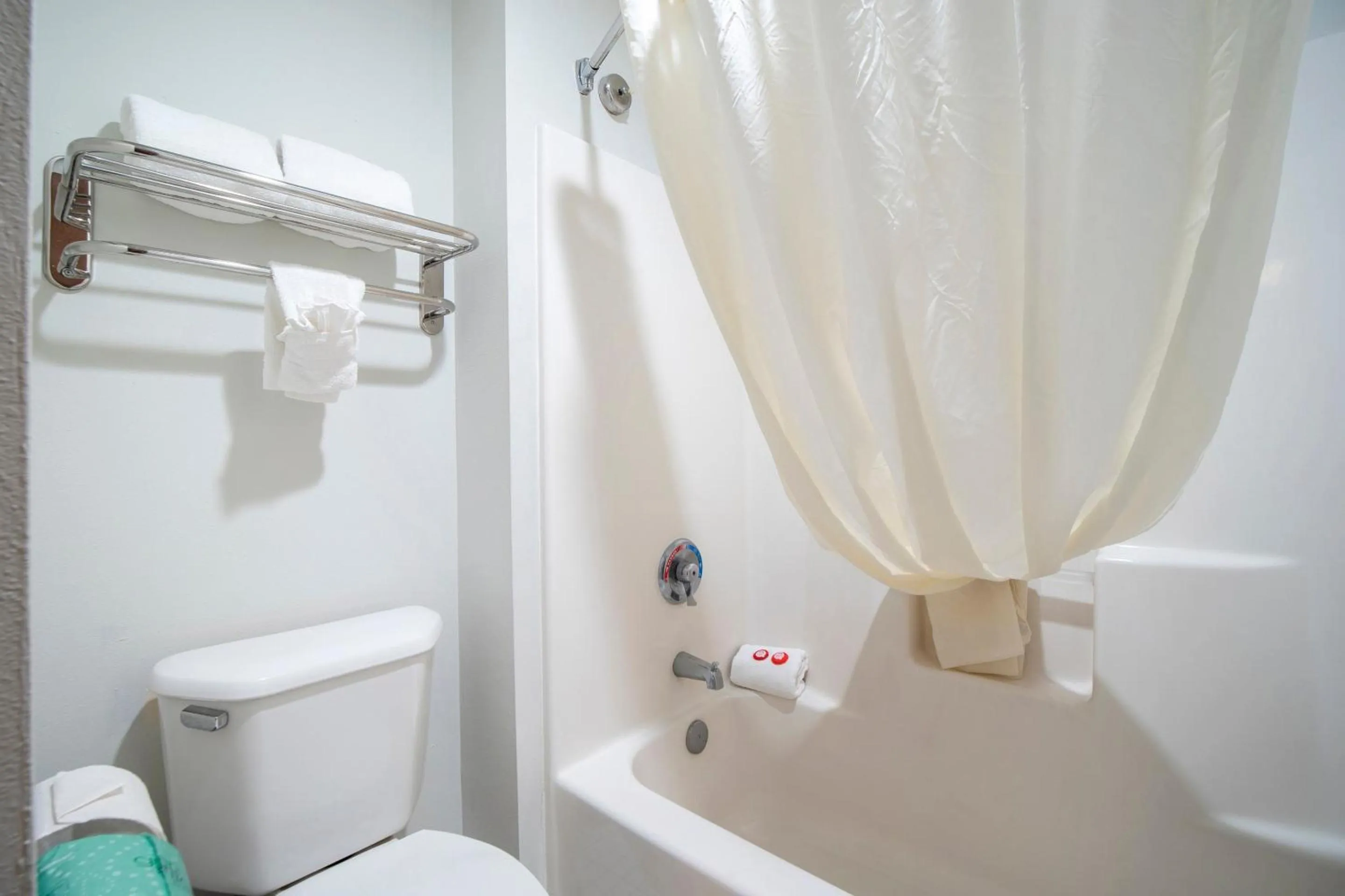 Bathroom in OYO Townhouse Houston Airport North