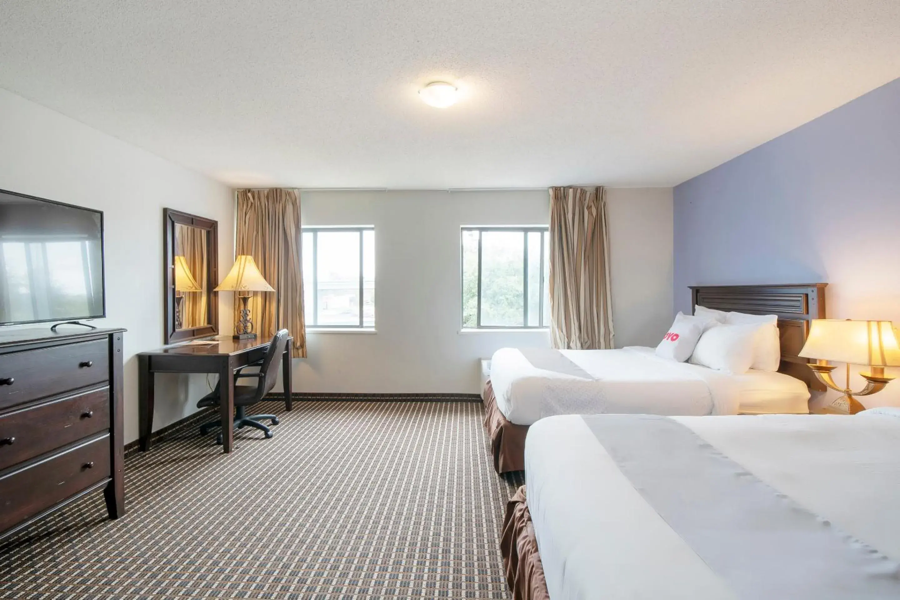 2 Queen Beds Suite Non-Smoking in OYO Townhouse Houston Airport North 2 Queen Beds Suite Non-Smoking in OYO Townhouse Houston Airport North