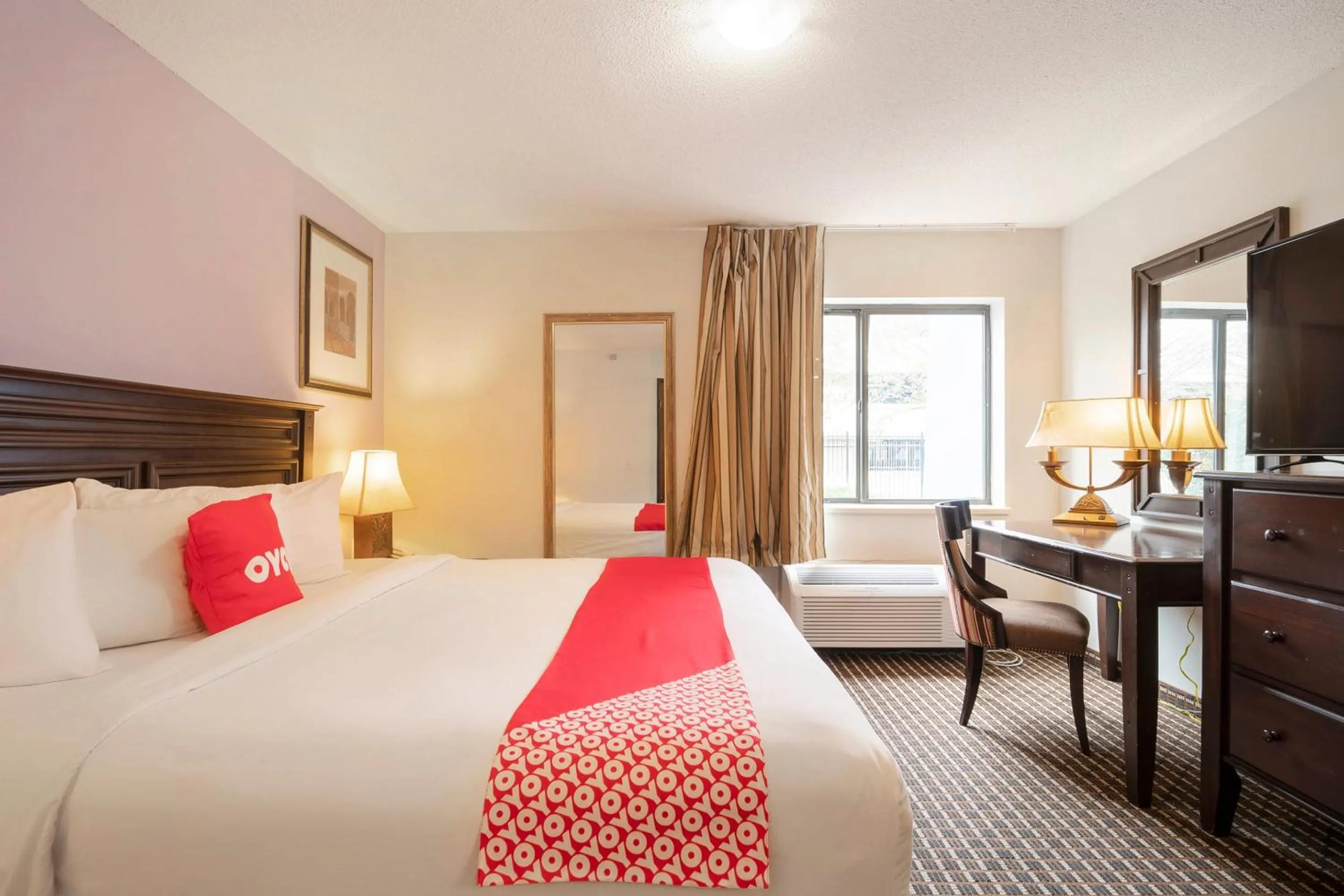 Bedroom, Bed in OYO Townhouse Houston Airport North