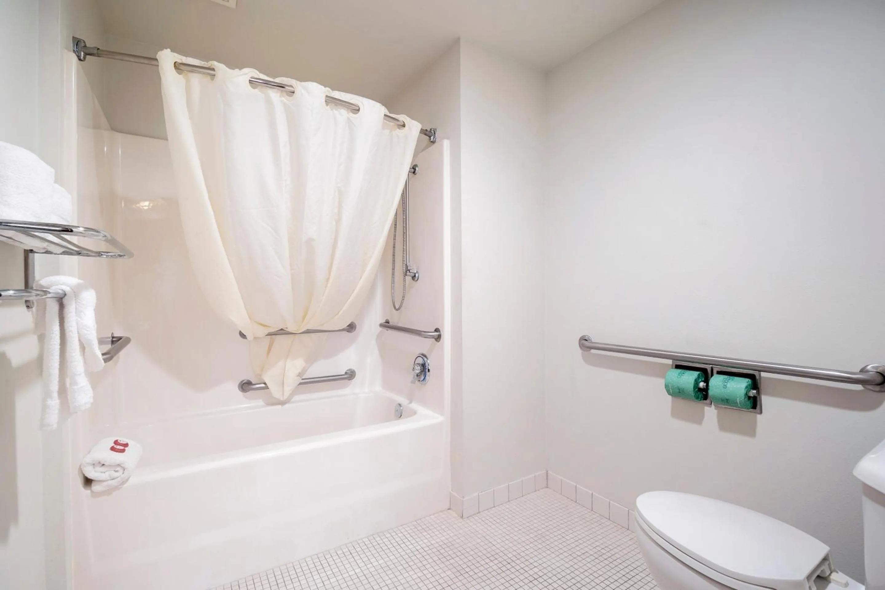 Bathroom in OYO Townhouse Houston Airport North