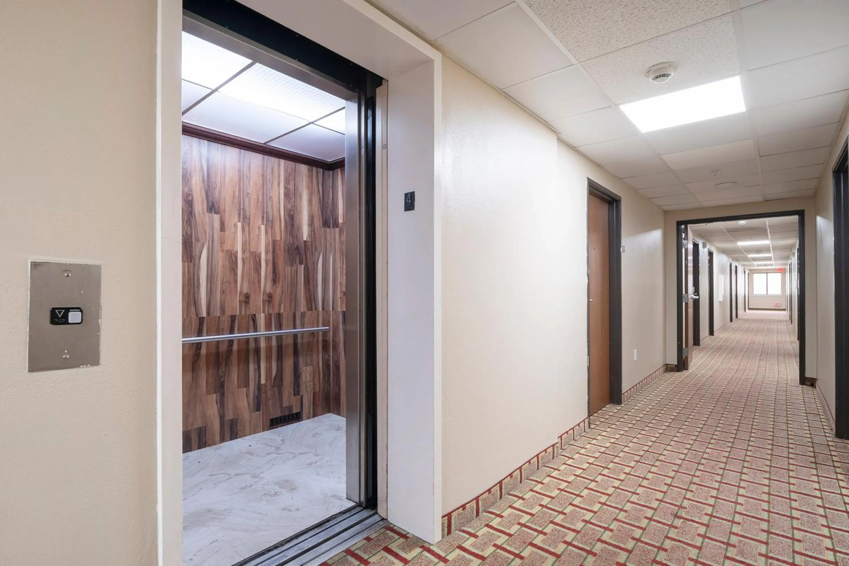 Lobby or reception in OYO Townhouse Houston Airport North