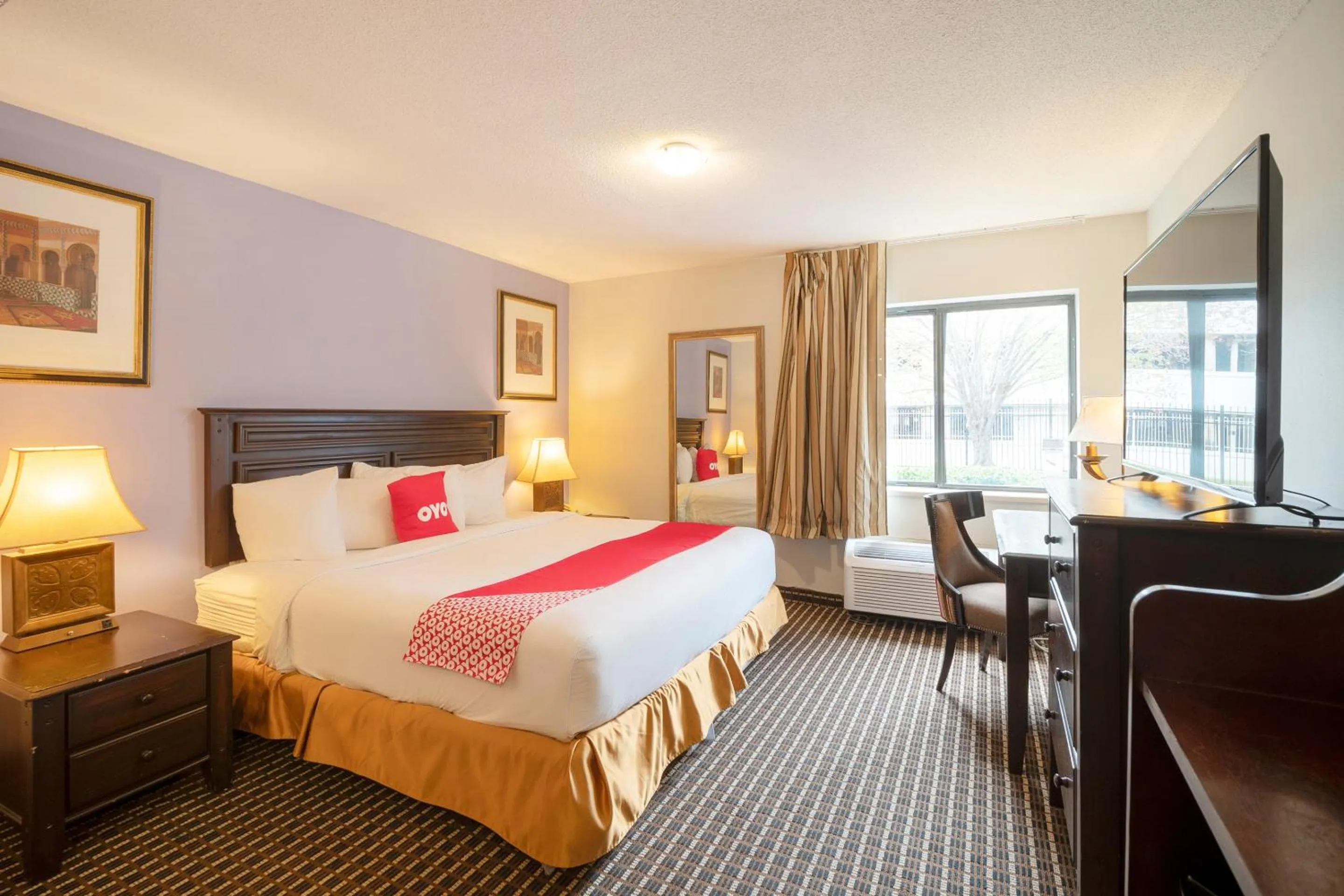 Bedroom, Bed in OYO Townhouse Houston Airport North