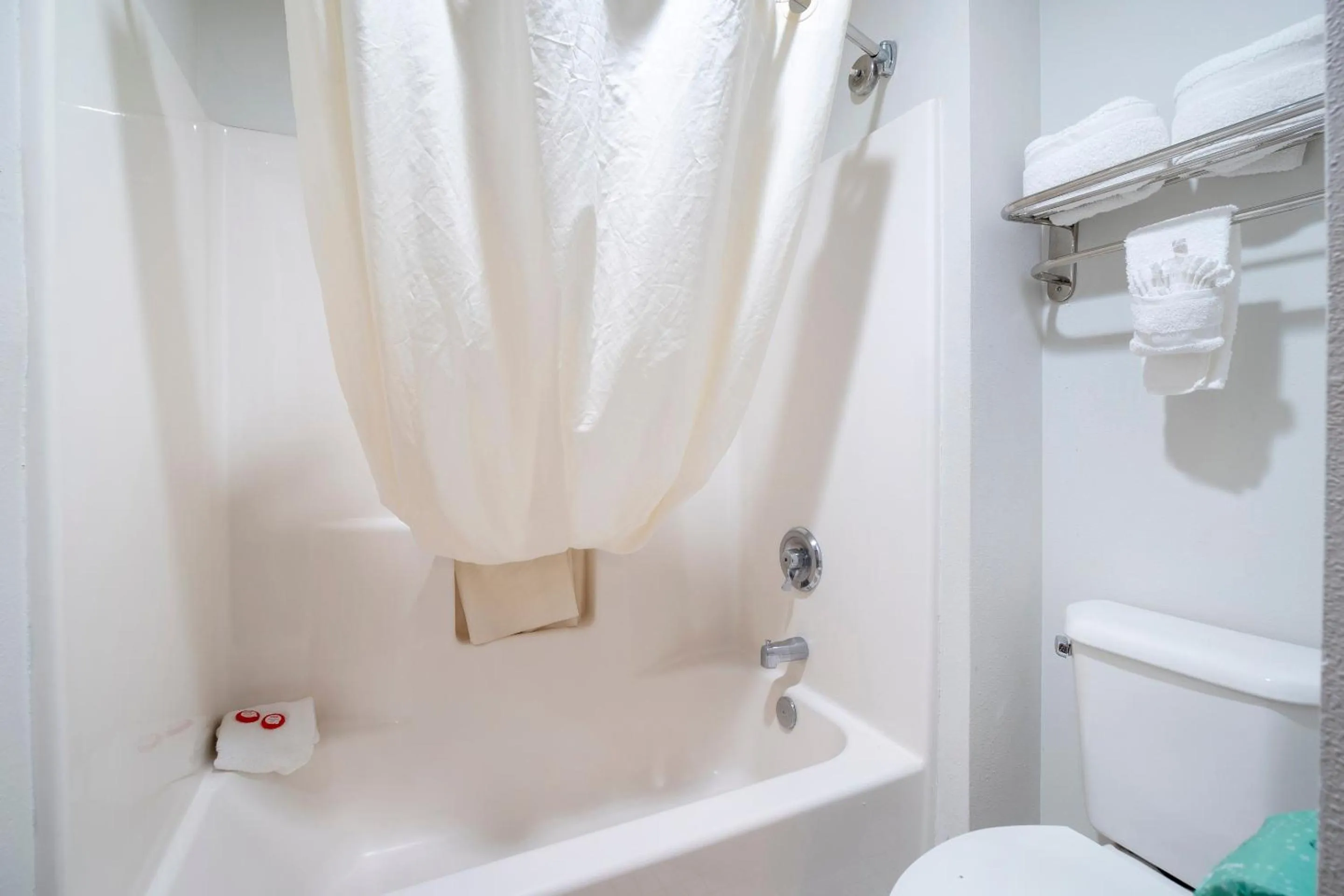 Bathroom in OYO Townhouse Houston Airport North