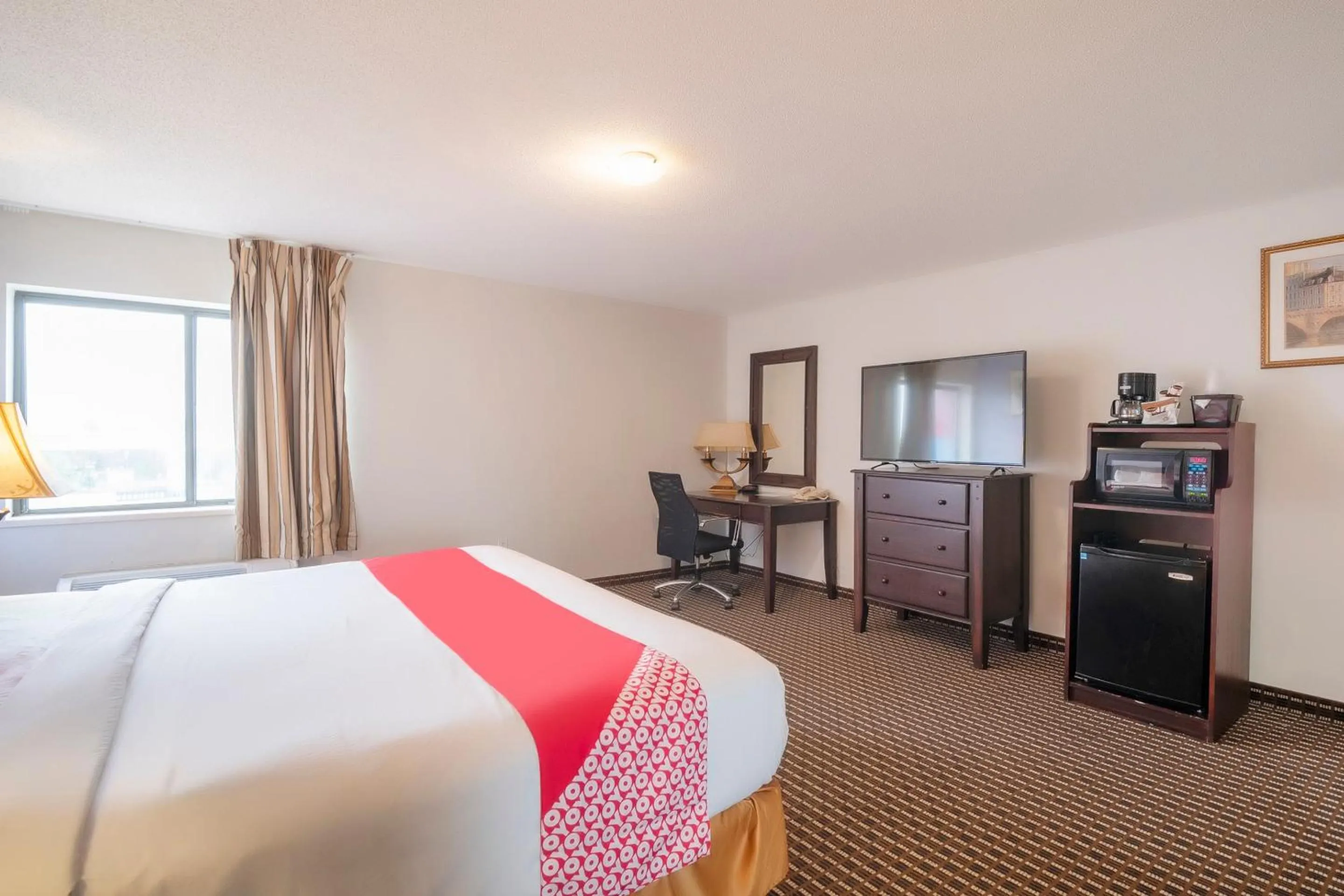 Bedroom, Bed in OYO Townhouse Houston Airport North