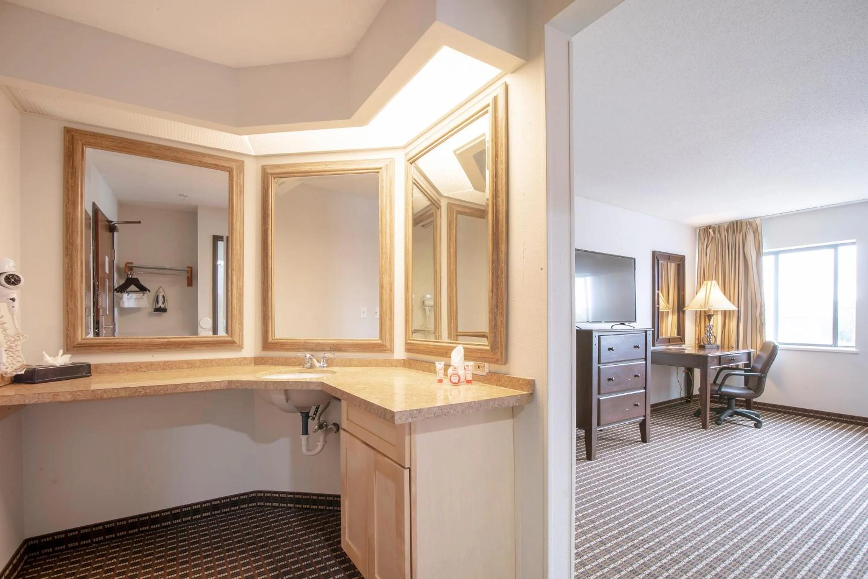 Bedroom in OYO Townhouse Houston Airport North