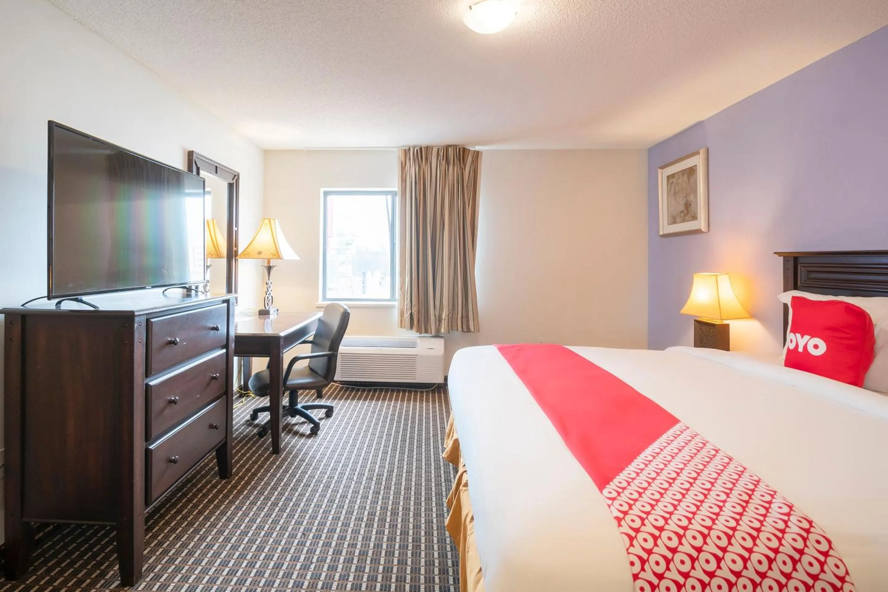 Bedroom, Bed in OYO Townhouse Houston Airport North