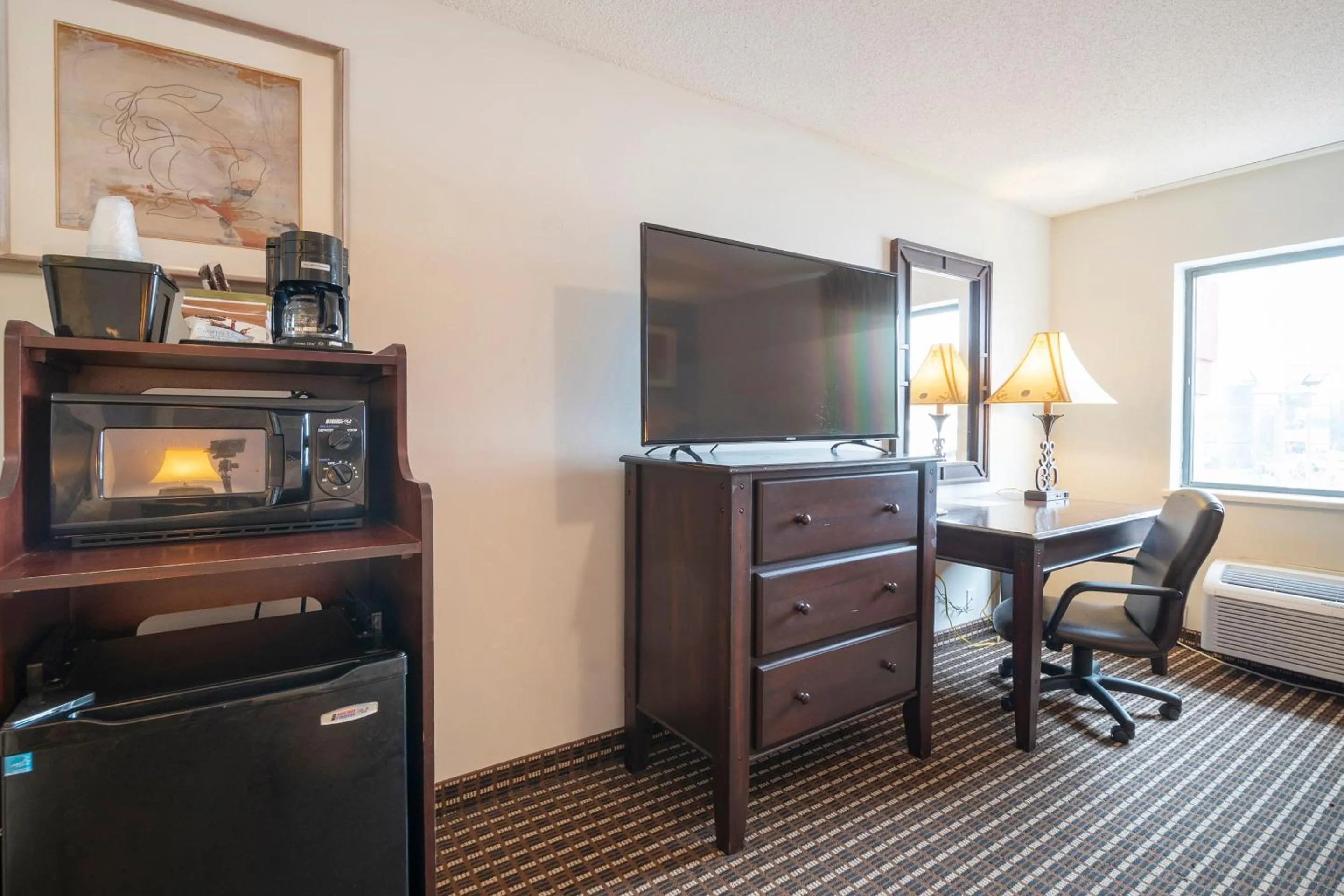 Bedroom in OYO Townhouse Houston Airport North