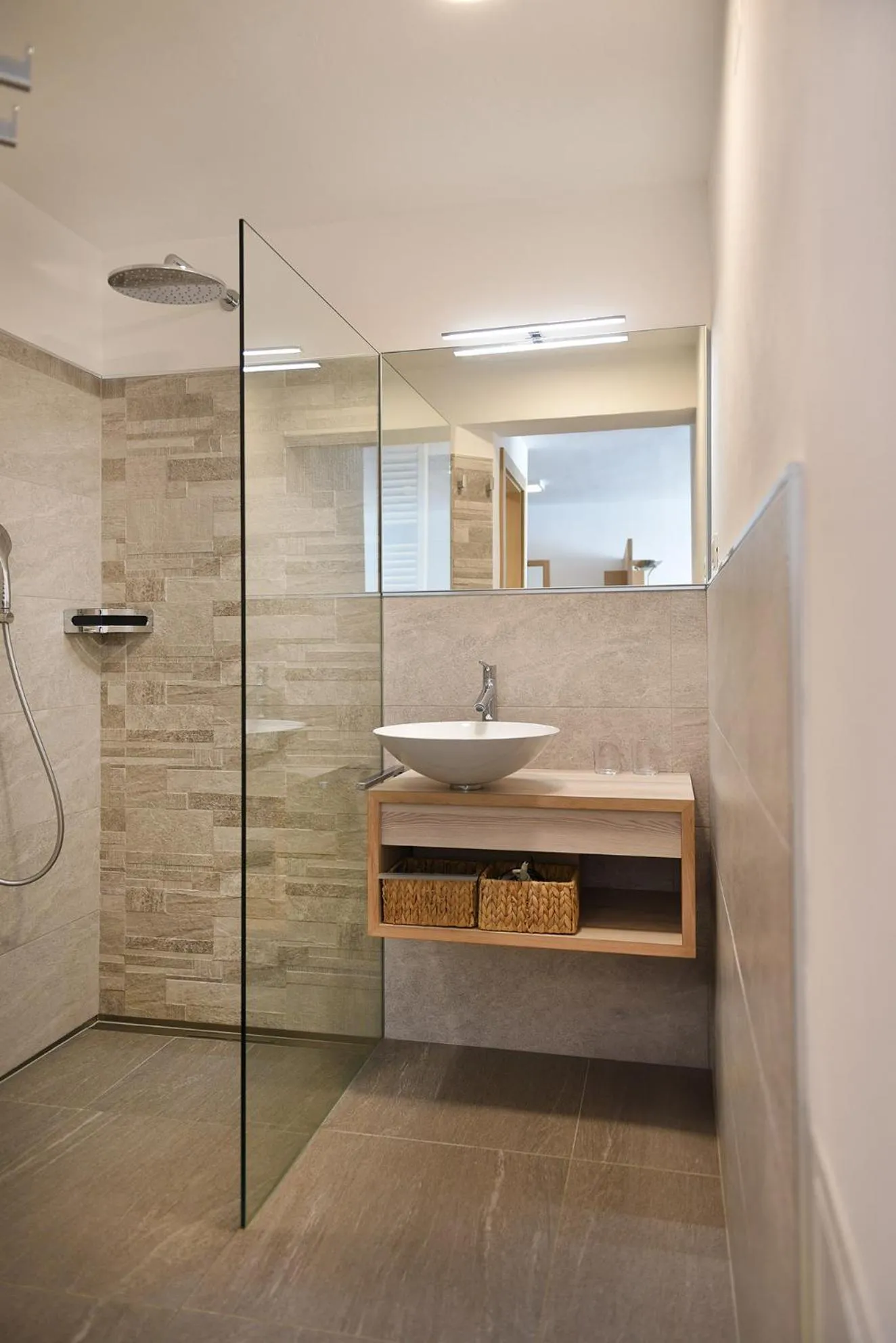 Shower in Haus Rosengarten