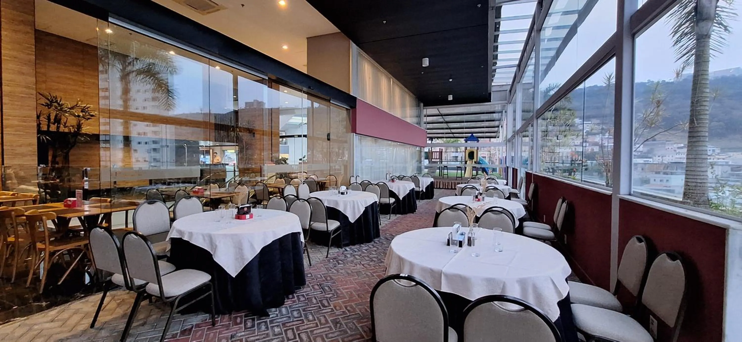 Restaurant/places to eat in Trade Hotel