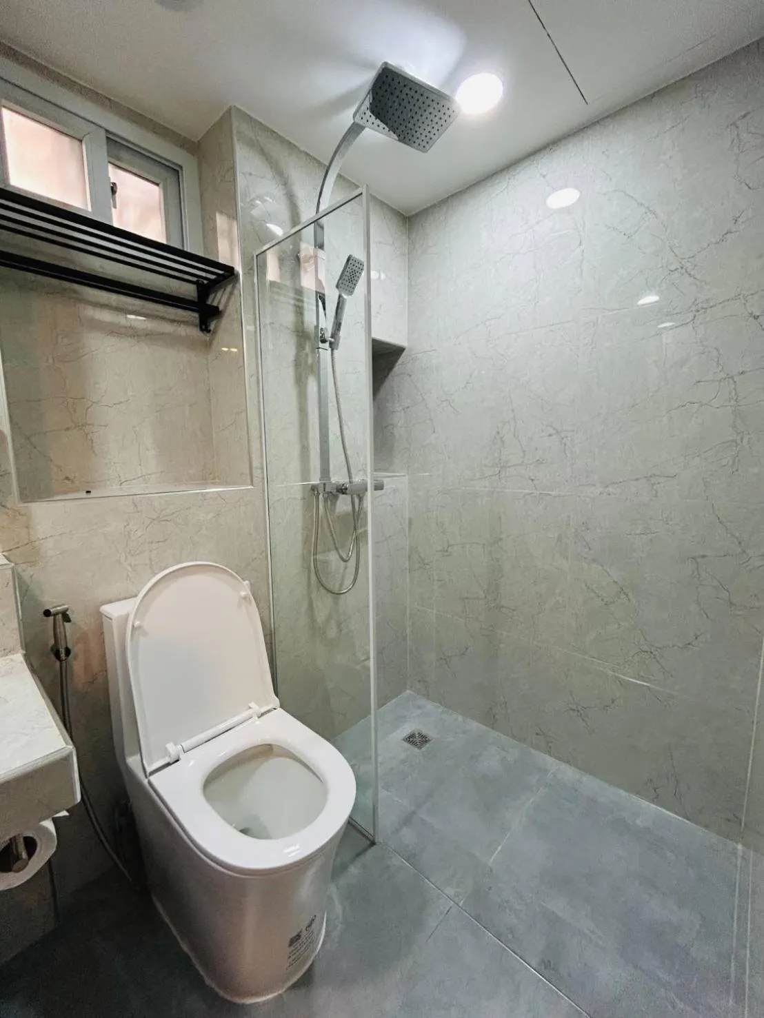 Shower in Emiri Hotel - Nana Bangkok