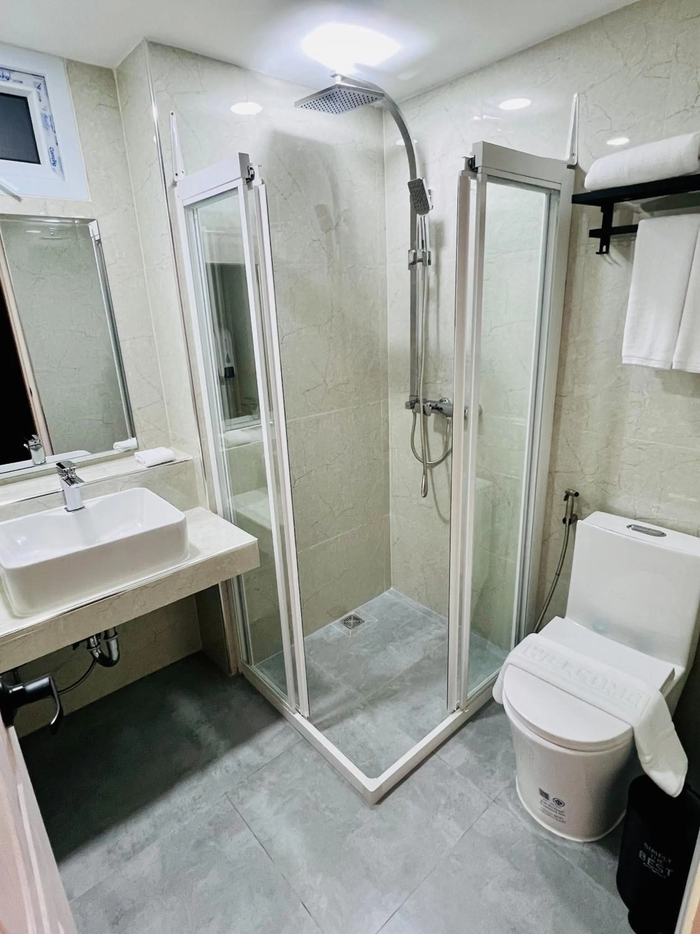 Toilet in Emiri Hotel - Nana Bangkok