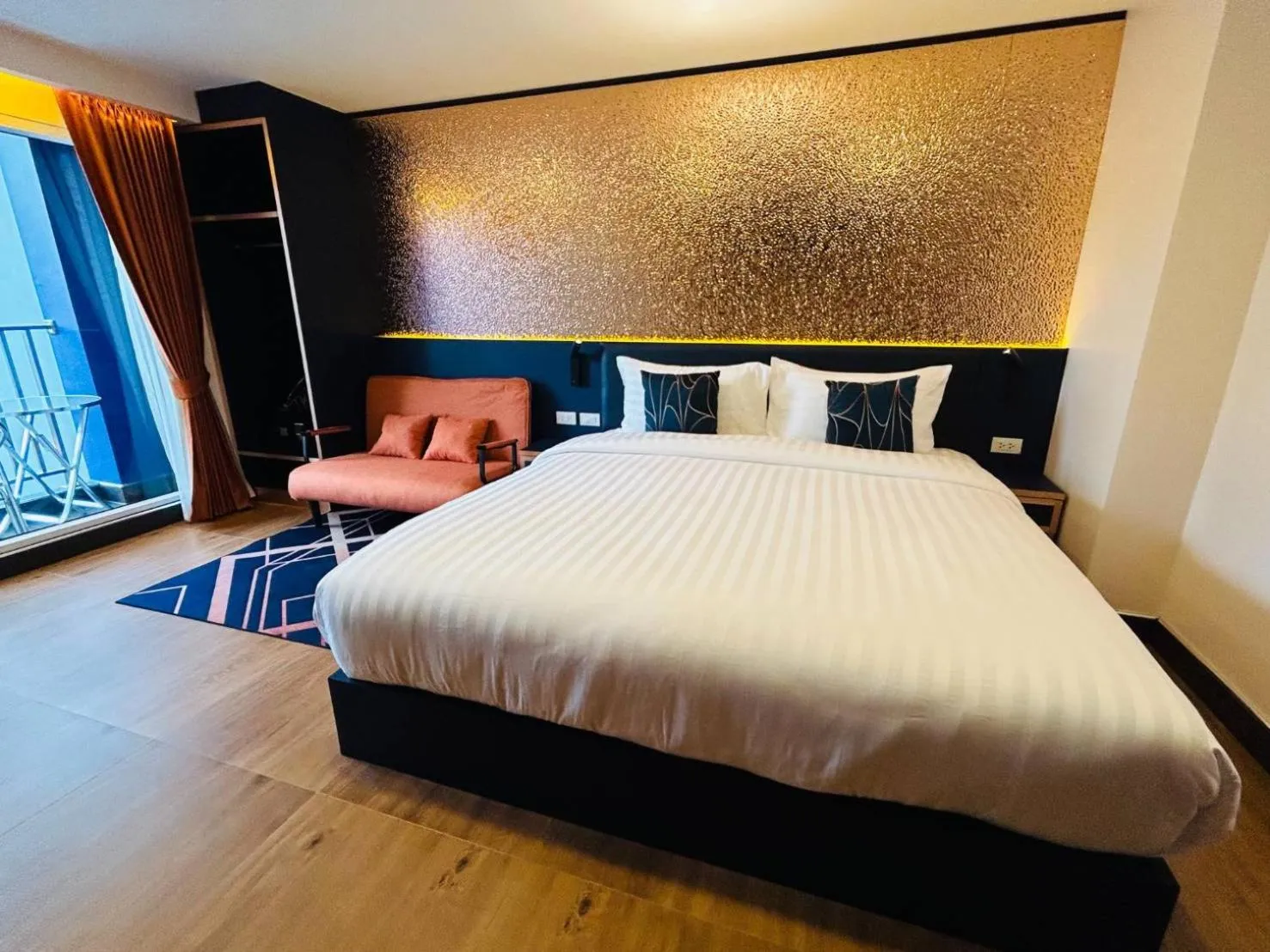 Photo of the whole room, Bed in Emiri Hotel - Nana Bangkok