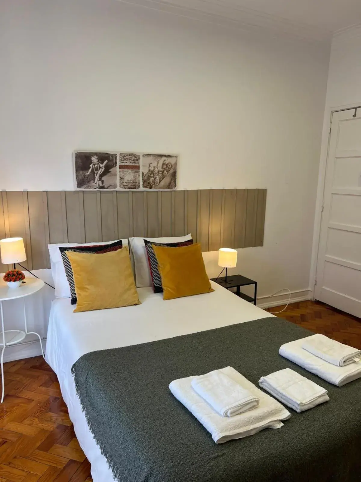 Standard Double Room with Shared Bathroom in Alvalade II Airport Guest House Standard Double Room with Shared Bathroom in Alvalade II Airport Guest House