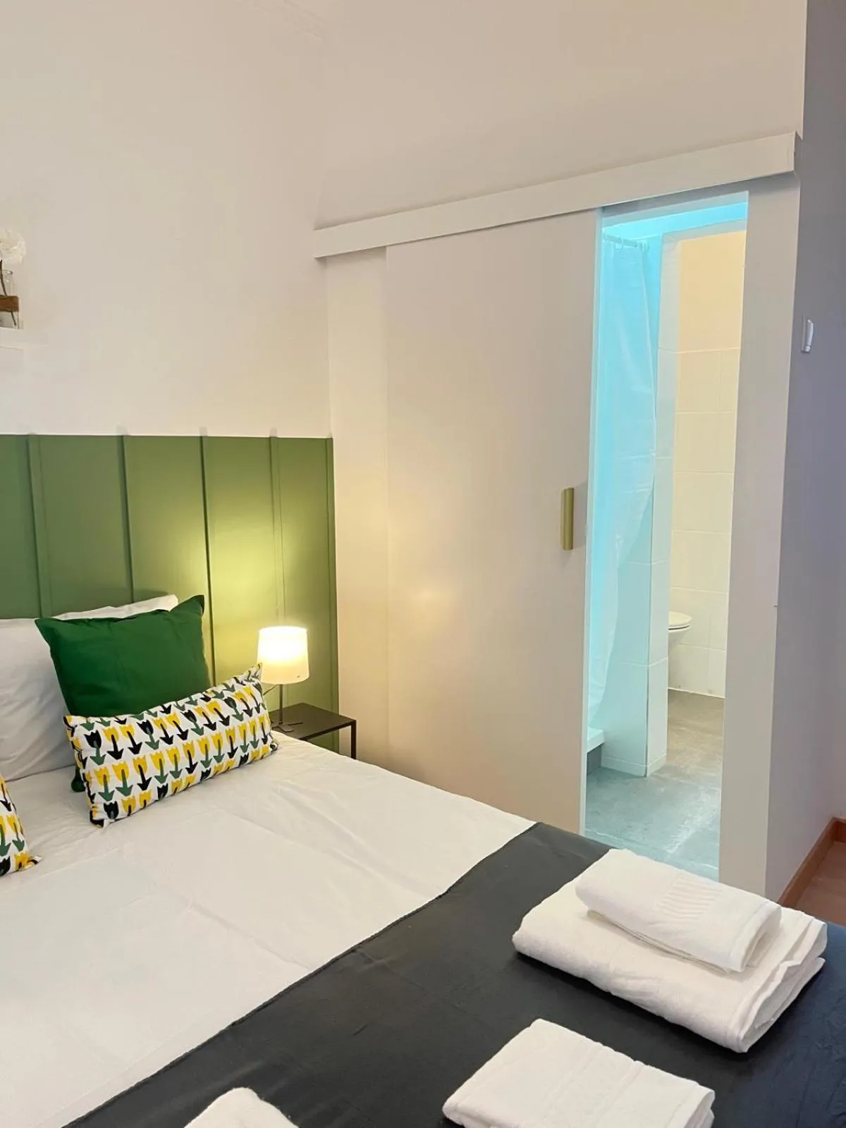 Bed in Alvalade II Airport Guest House