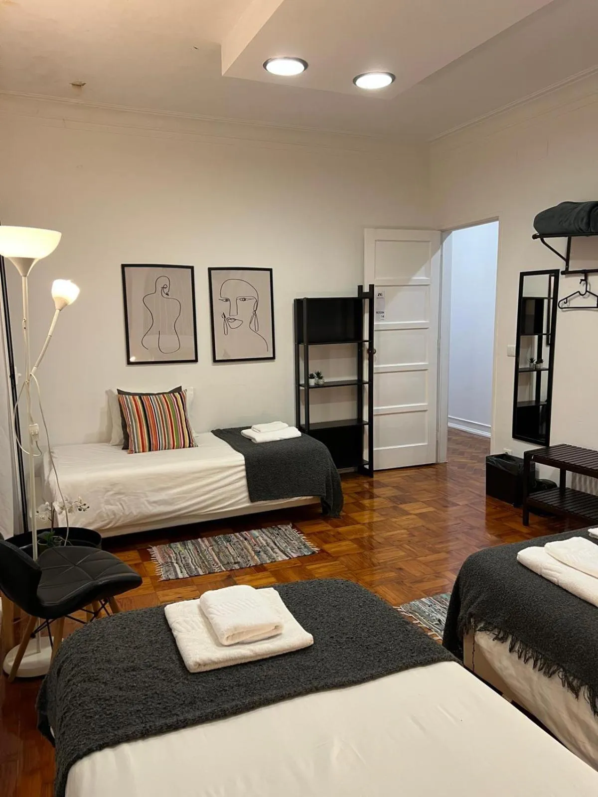 Photo of the whole room, Bed in Alvalade II Airport Guest House