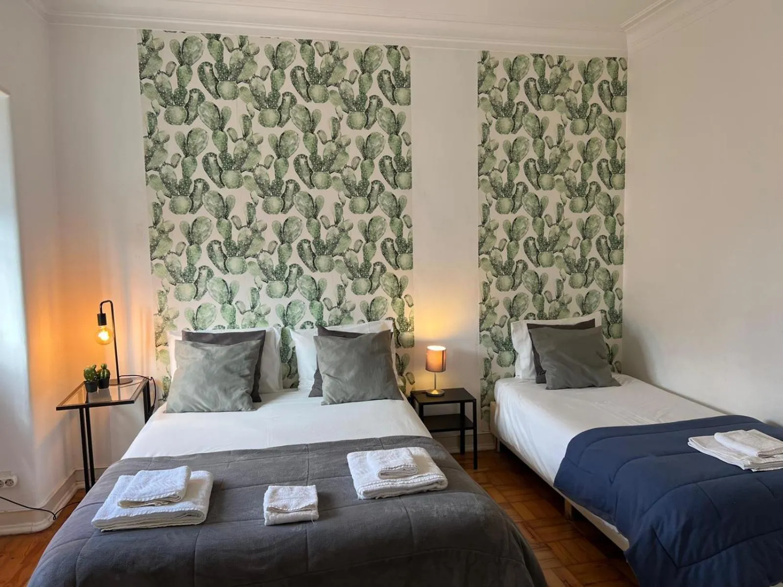 Family Room with Shared Bathroom in Alvalade II Airport Guest House