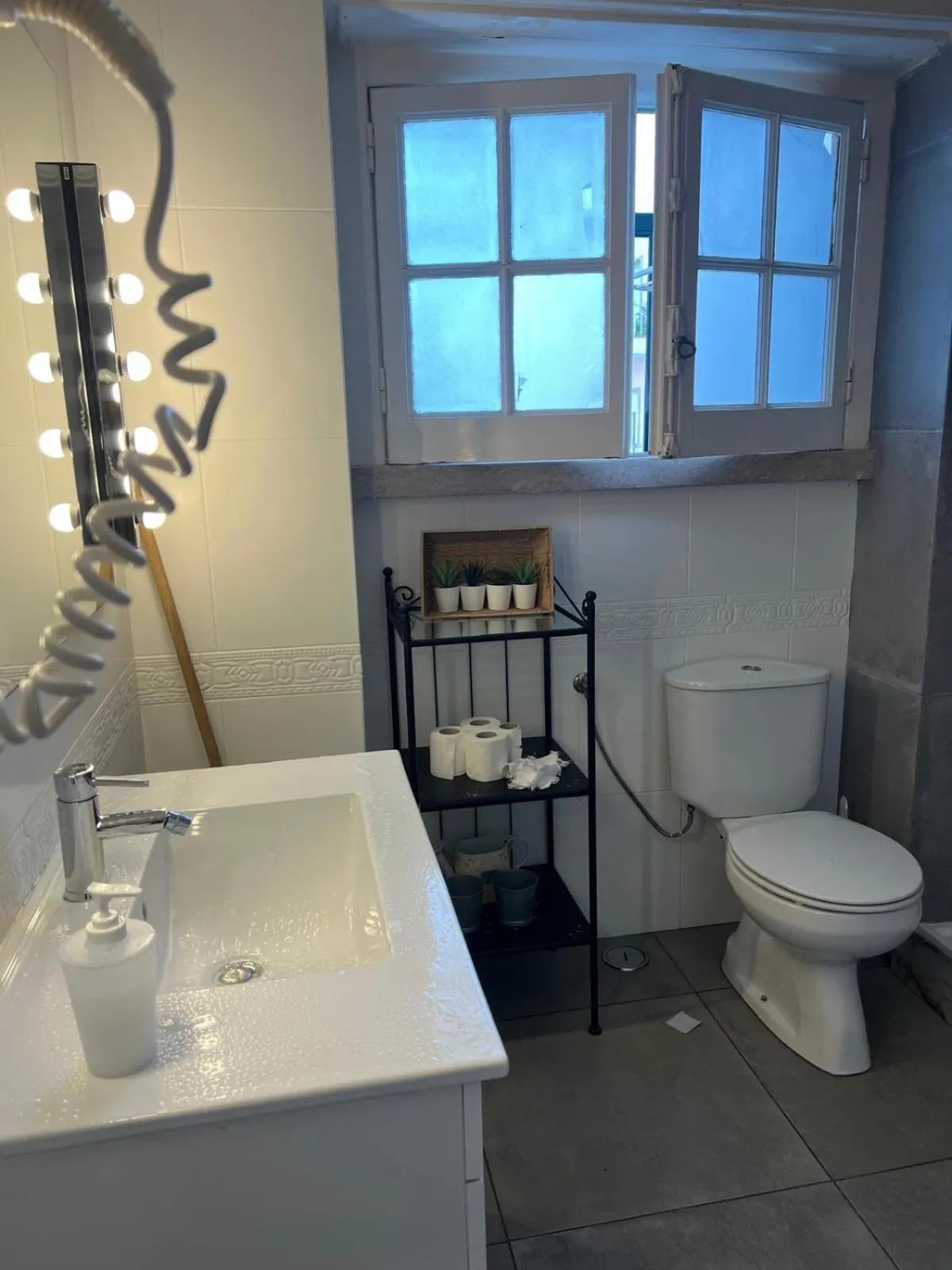 Toilet in Alvalade II Airport Guest House