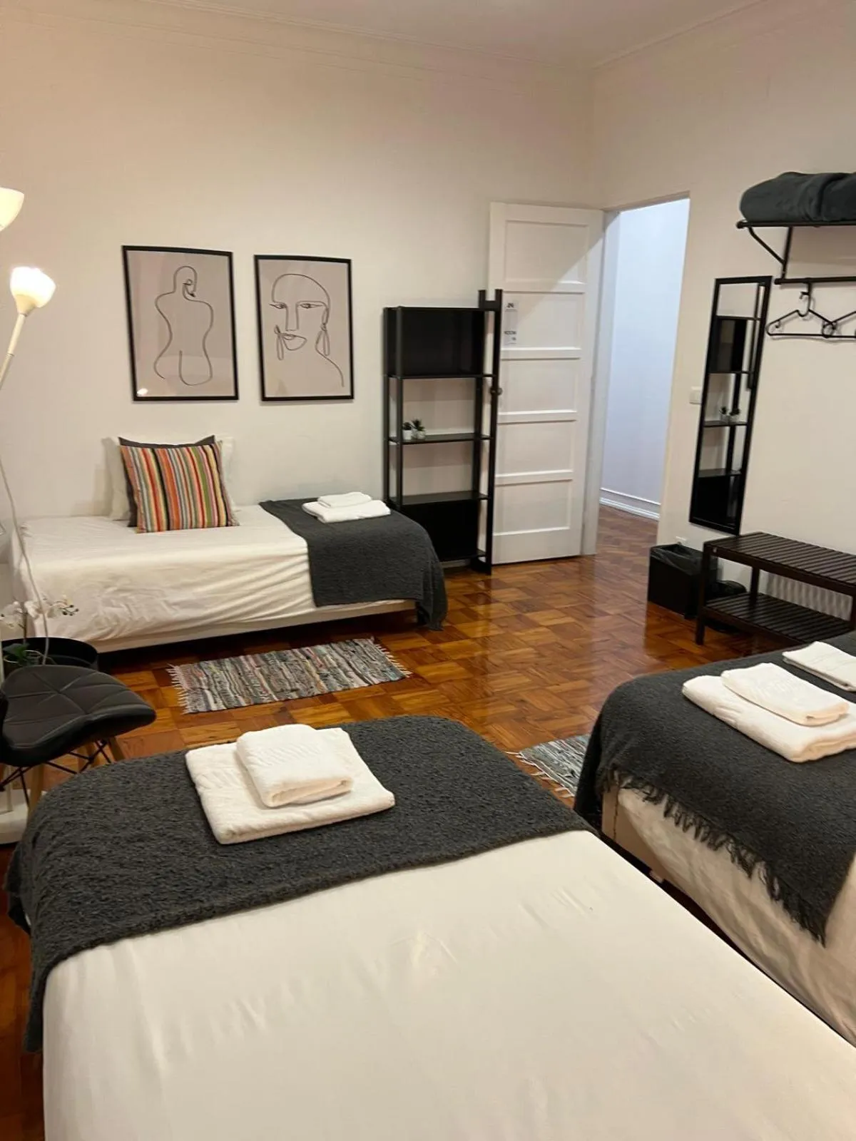 Bed in Alvalade II Airport Guest House