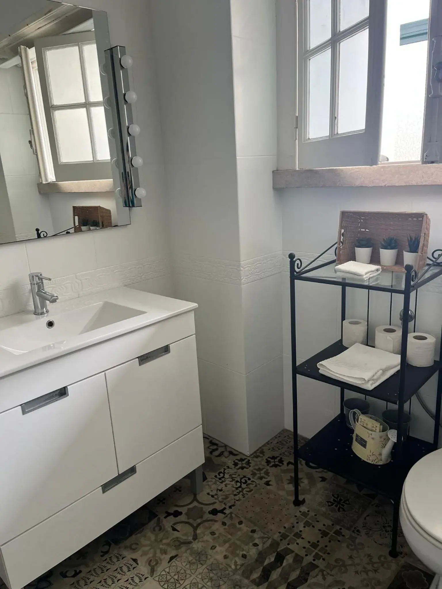 Double Room with Shared Bathroom in Alvalade II Airport Guest House Double Room with Shared Bathroom in Alvalade II Airport Guest House