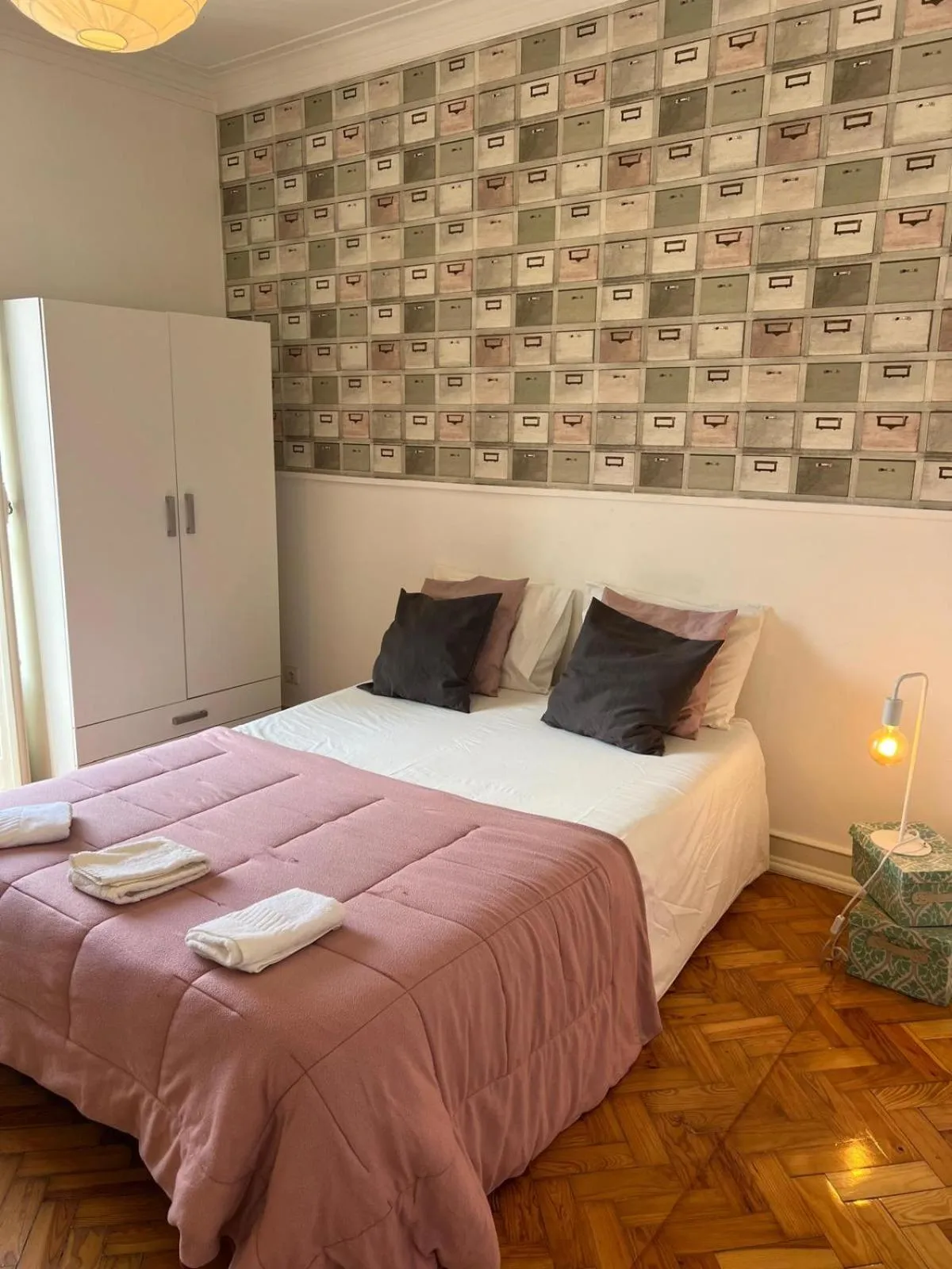 Bed in Alvalade II Airport Guest House