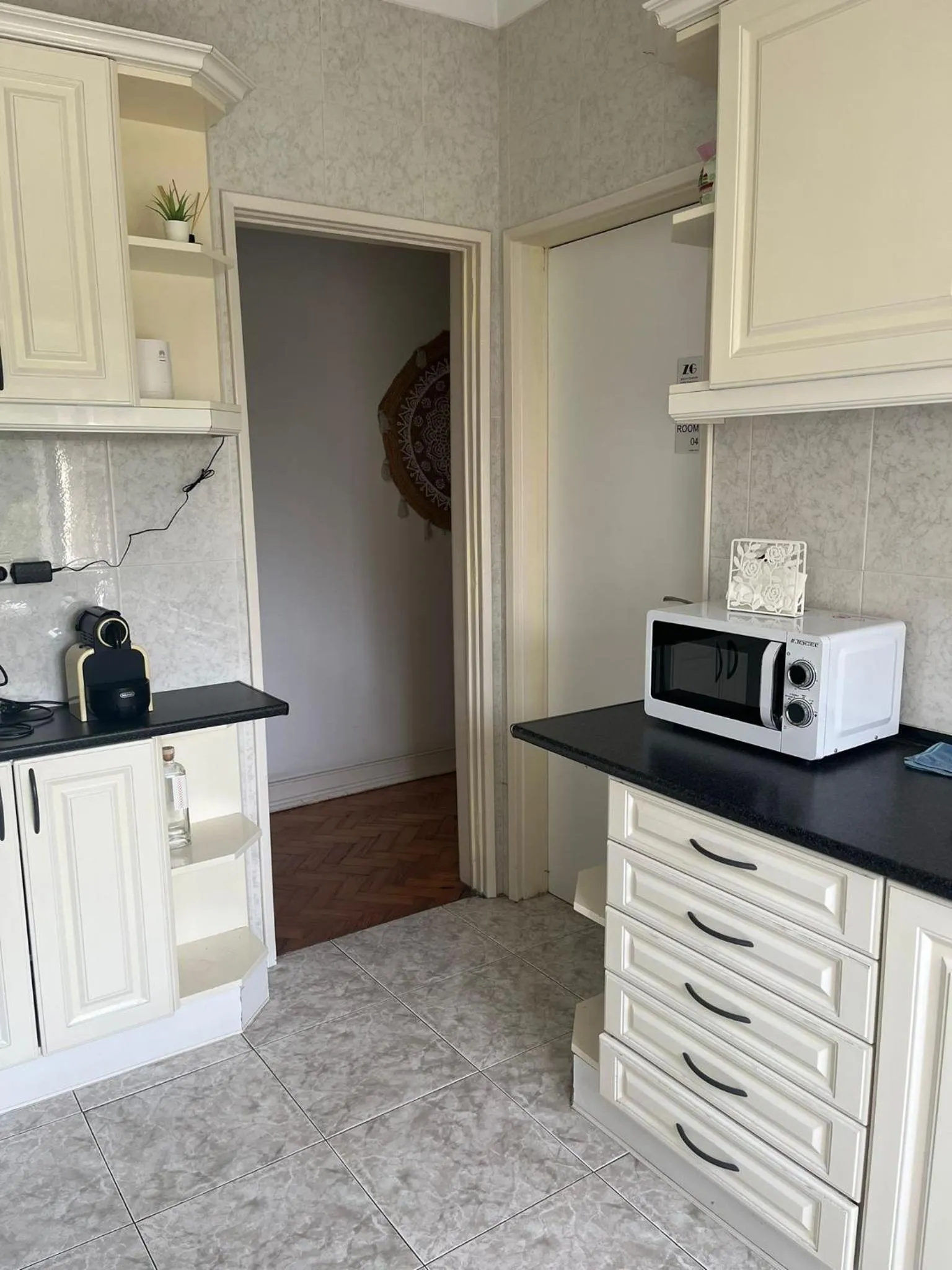 Coffee/tea facilities in Alvalade II Airport Guest House