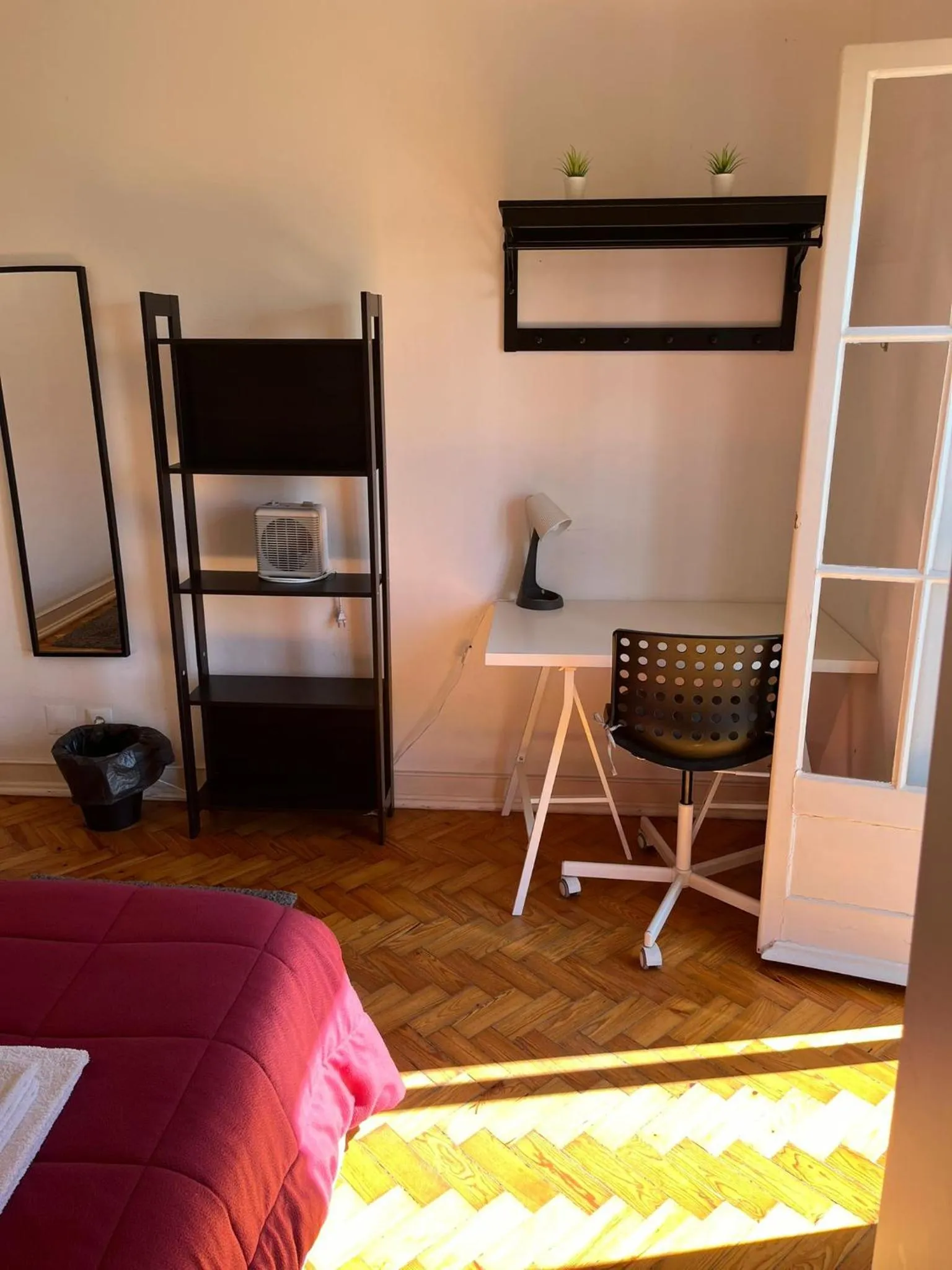 towels, Bed in Alvalade II Airport Guest House