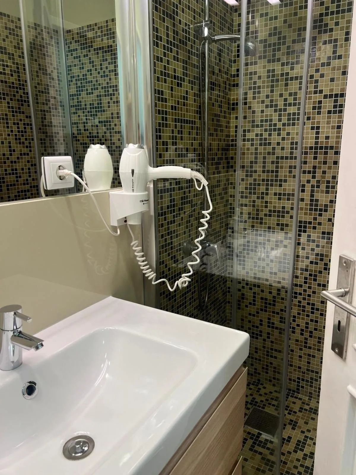 Bathroom in Alvalade II Airport Guest House