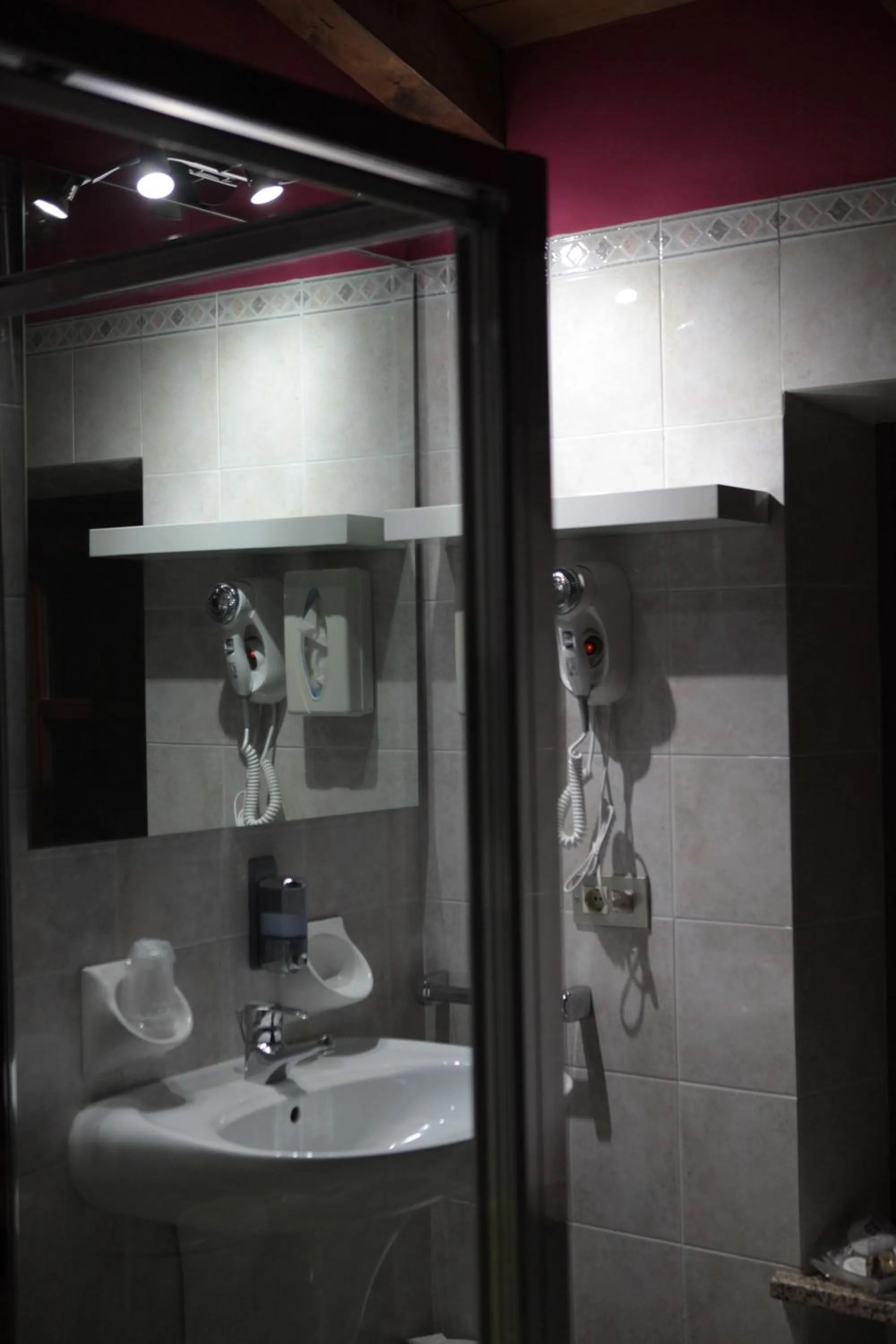 Bathroom in Albergo Al Cacciatore Tortellinando