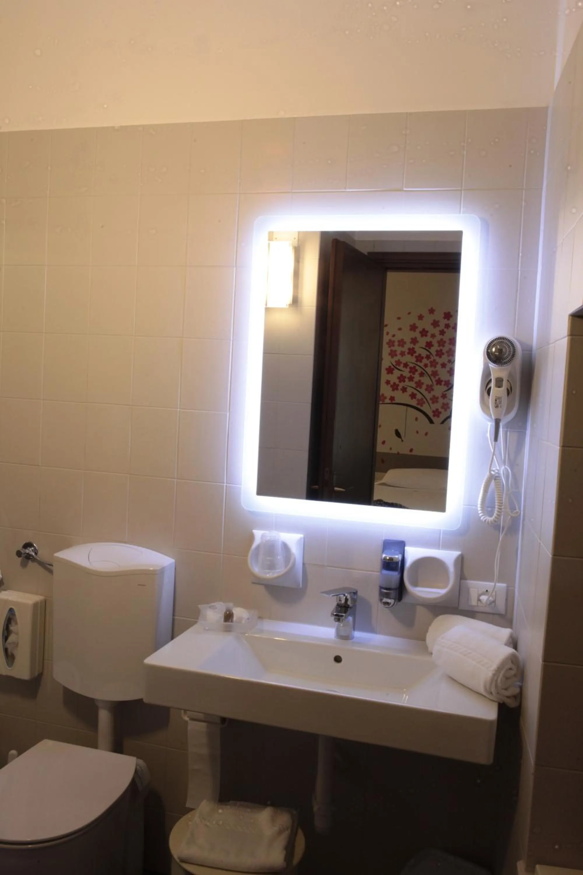 Bathroom in Albergo Al Cacciatore Tortellinando