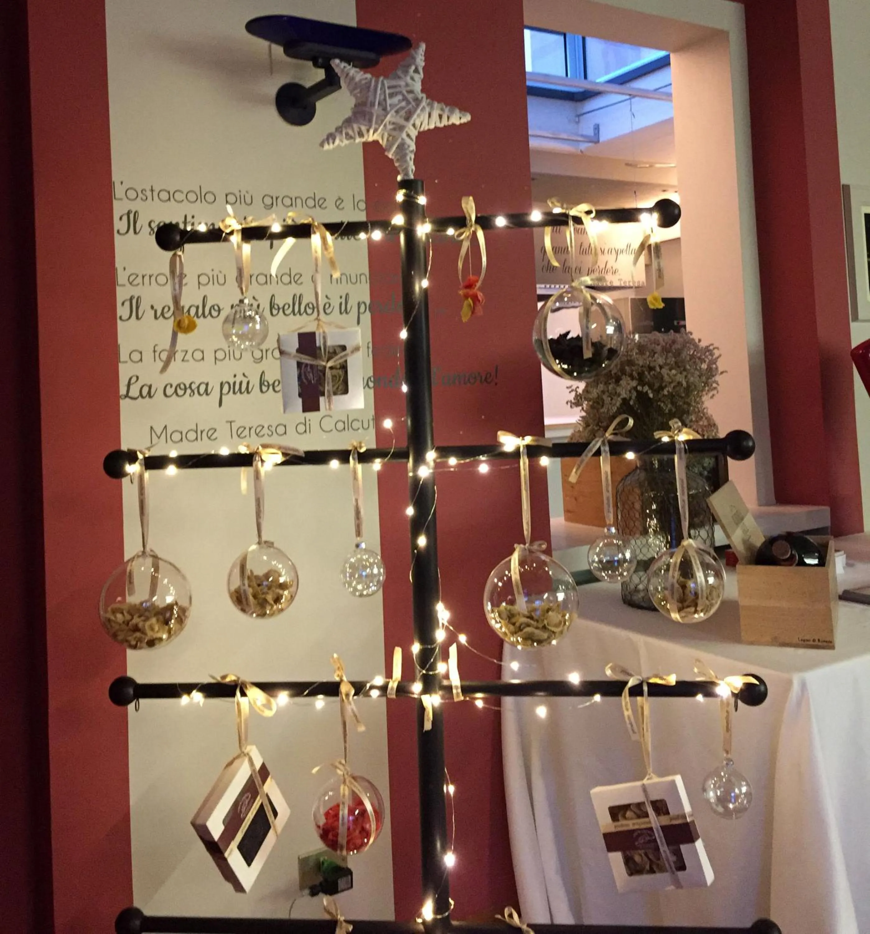 Decorative detail in Albergo Al Cacciatore Tortellinando