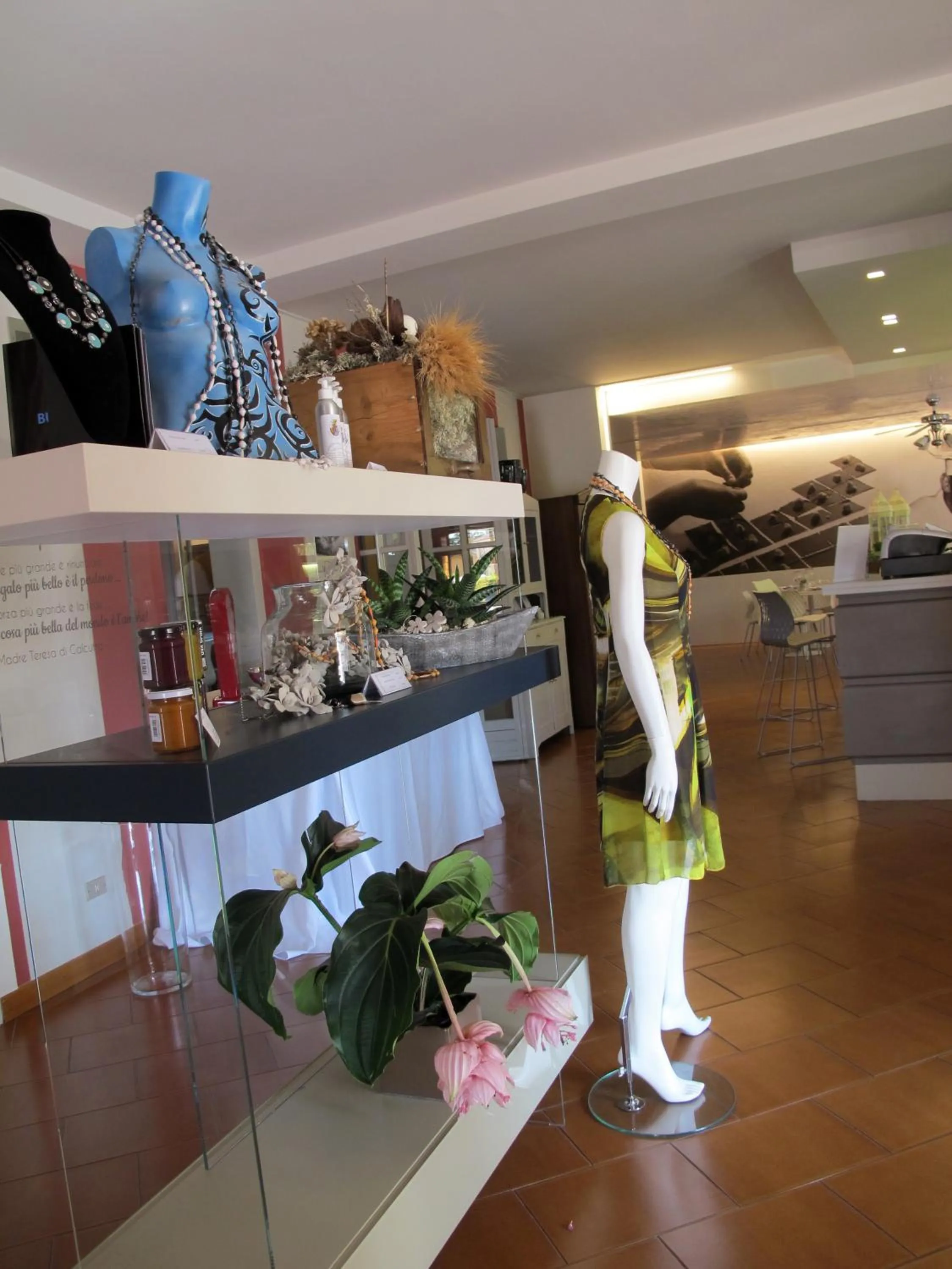 Decorative detail in Albergo Al Cacciatore Tortellinando