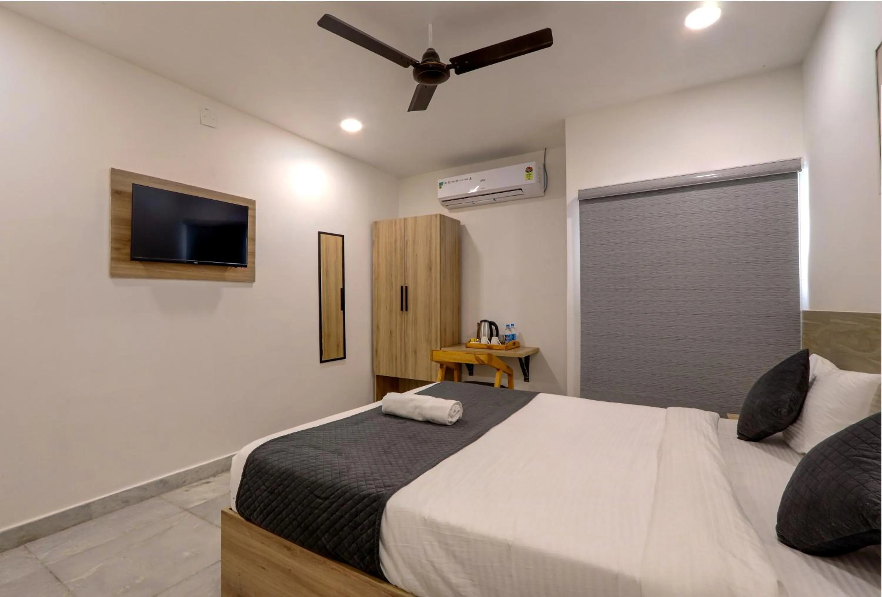 Bedroom, Bed in Frenotel