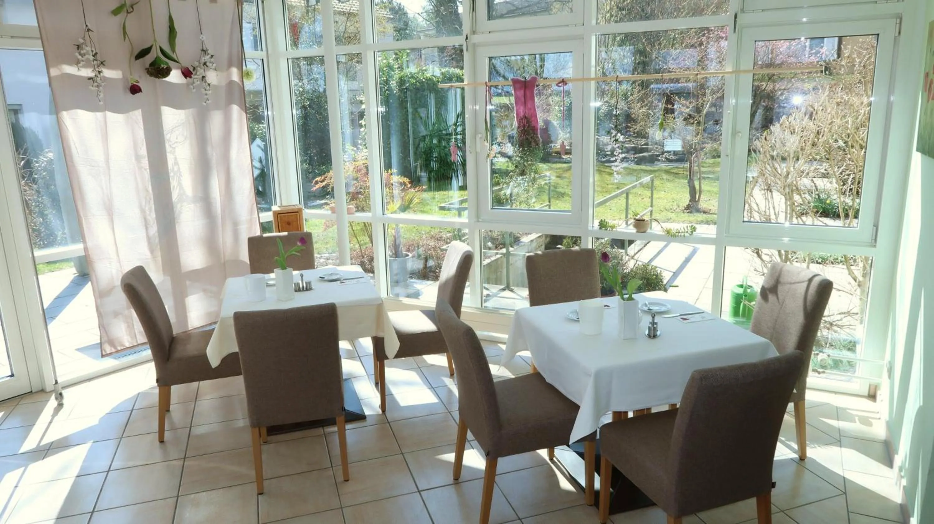Restaurant/places to eat in Hotel Christine