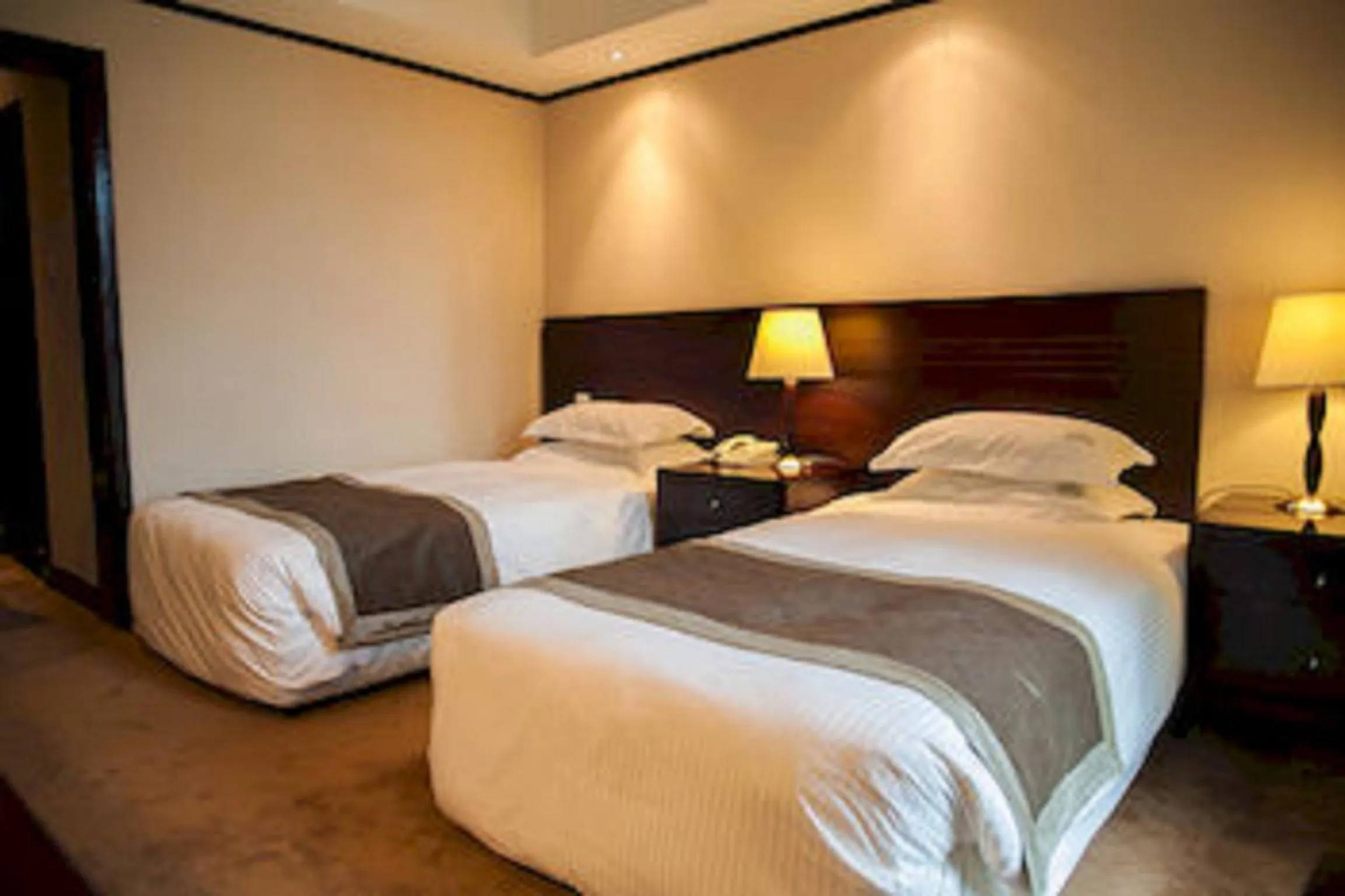 Photo of the whole room, Bed in Gorillas Golf Hotel