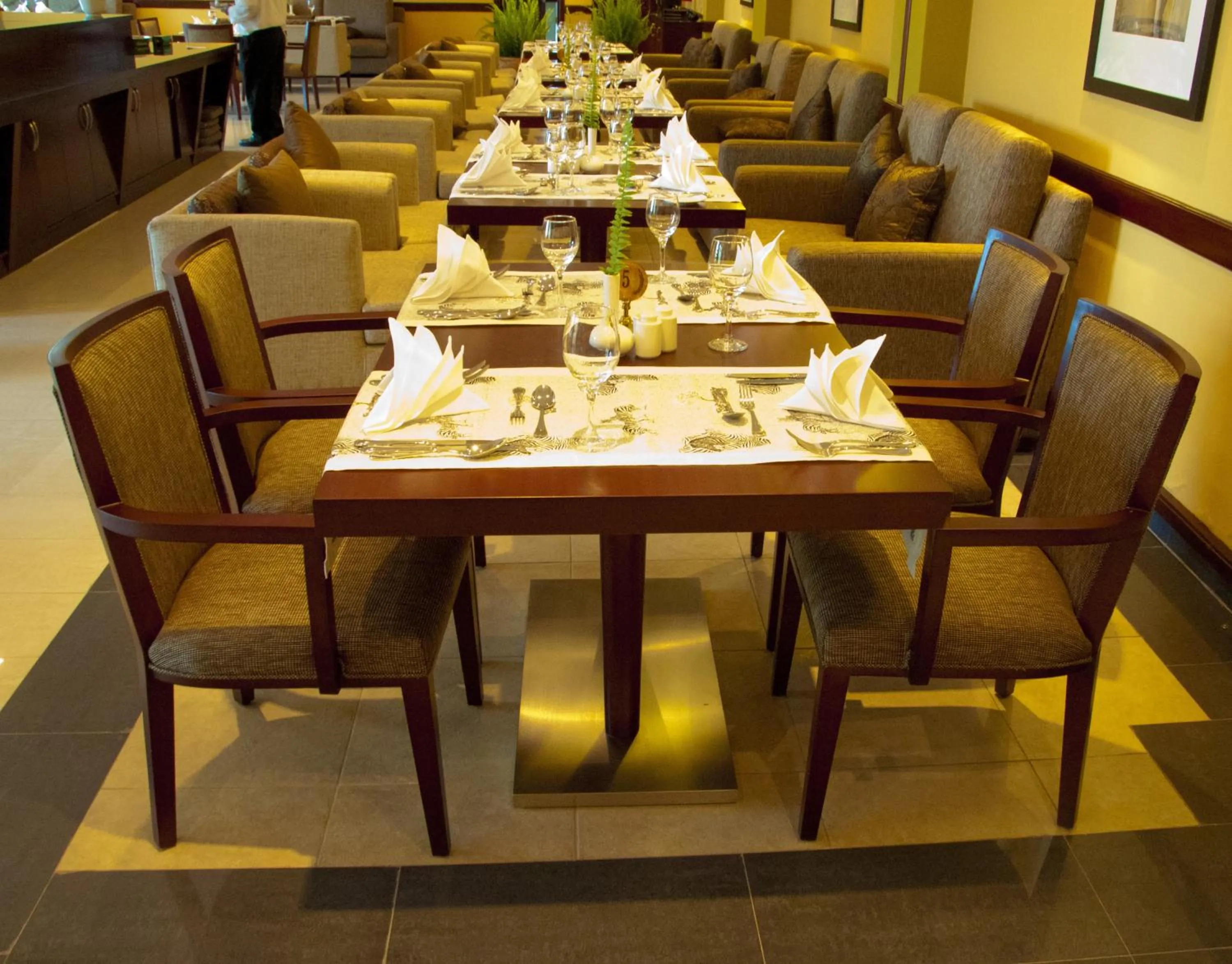 Restaurant/places to eat in Gorillas Golf Hotel