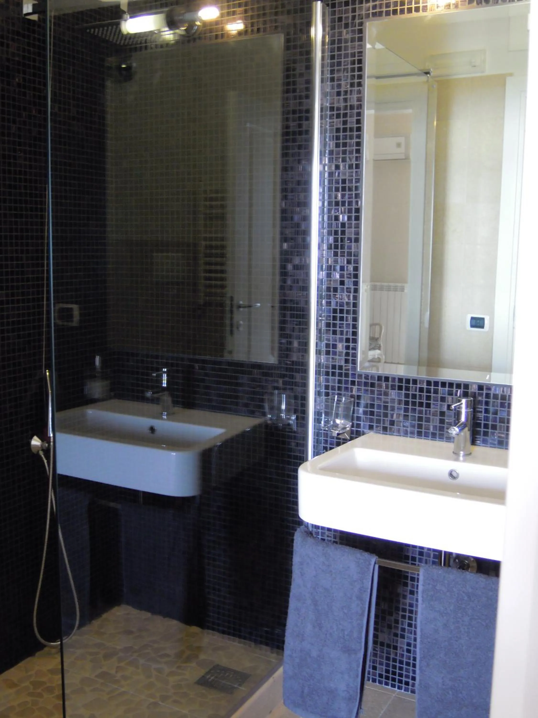 Bathroom in b&b I Limoni