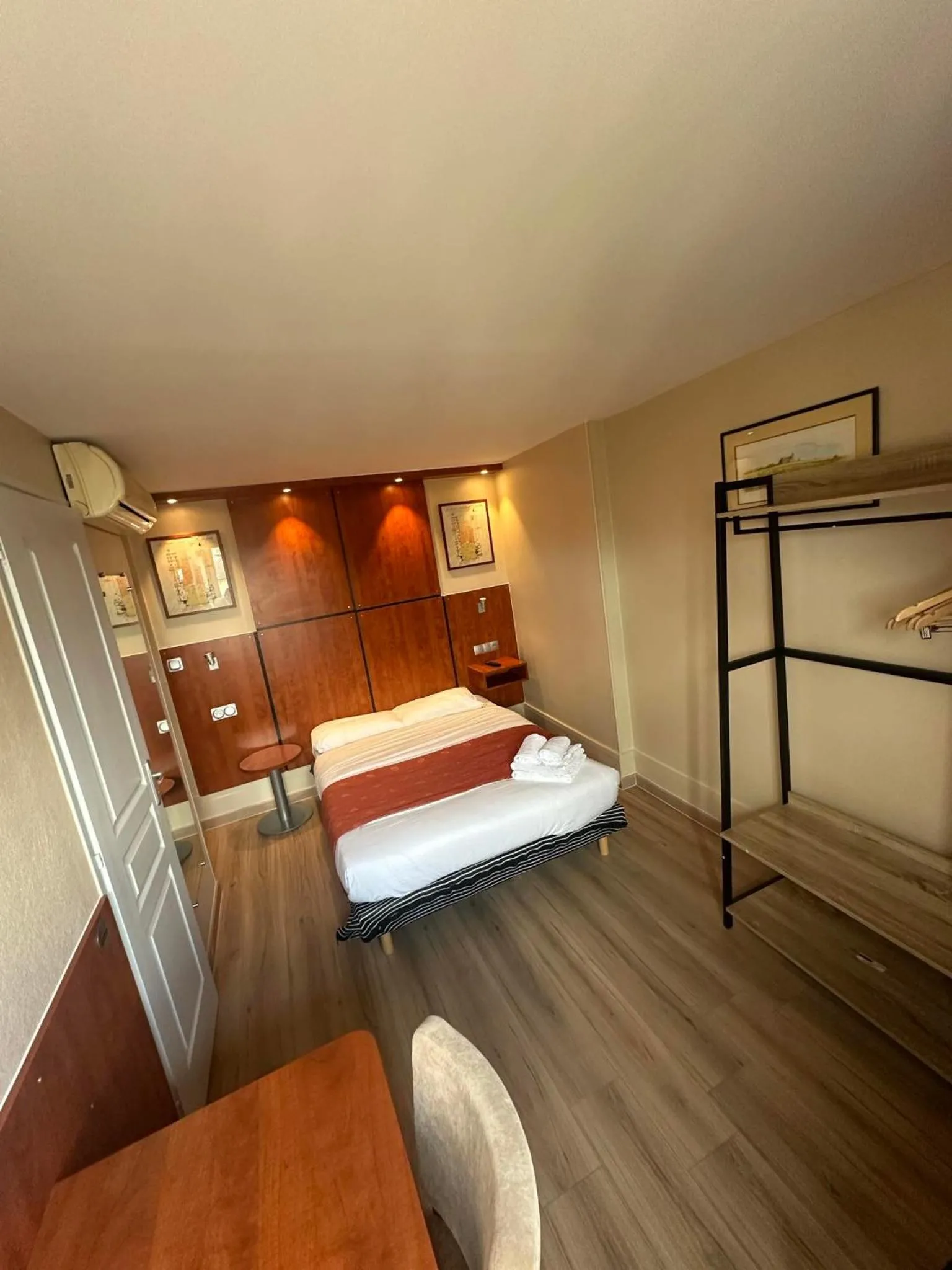 Bed in Hôtel Victoria
